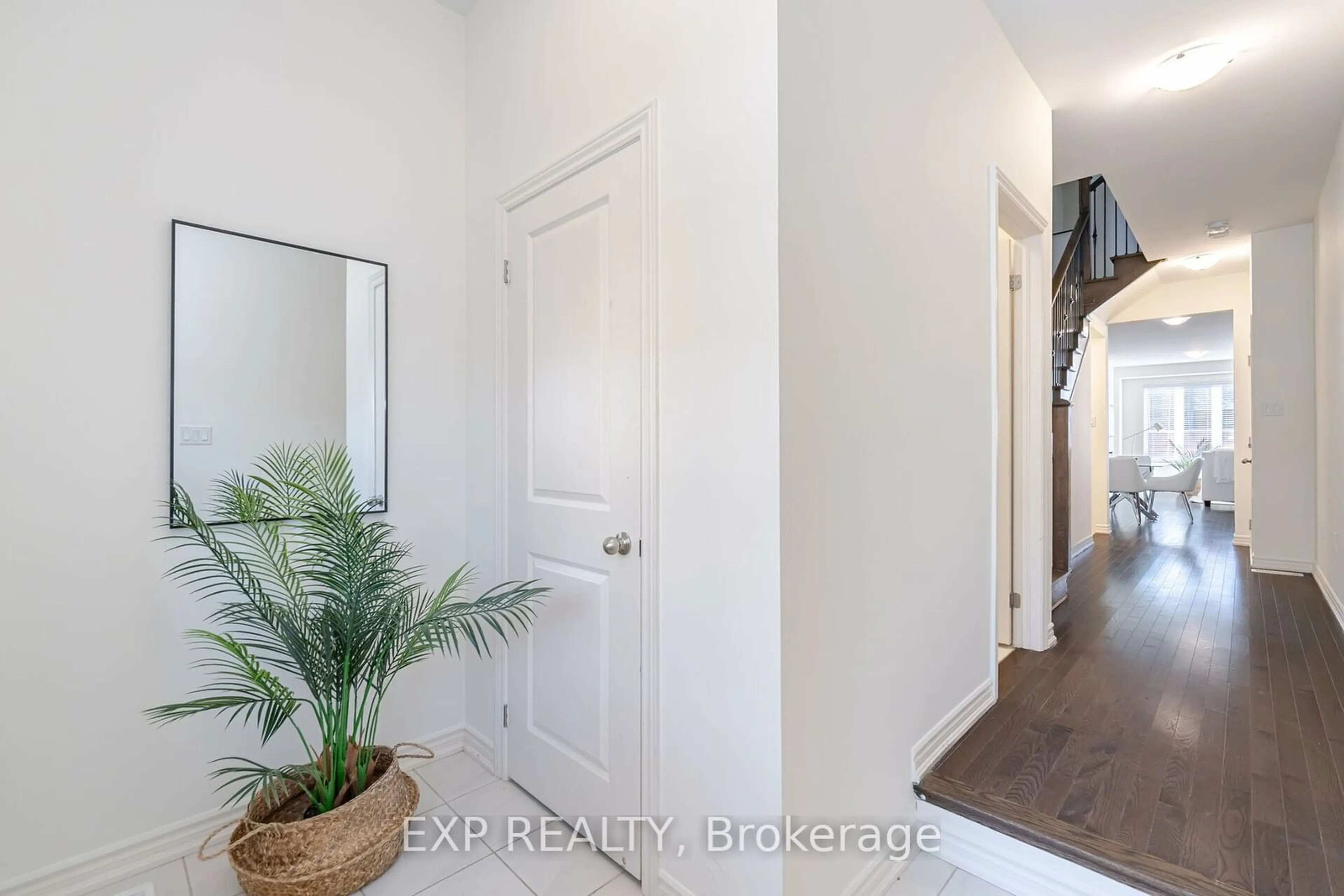 Indoor entryway for 10 Donald Ficht Cres, Brampton Ontario L7A 5H8