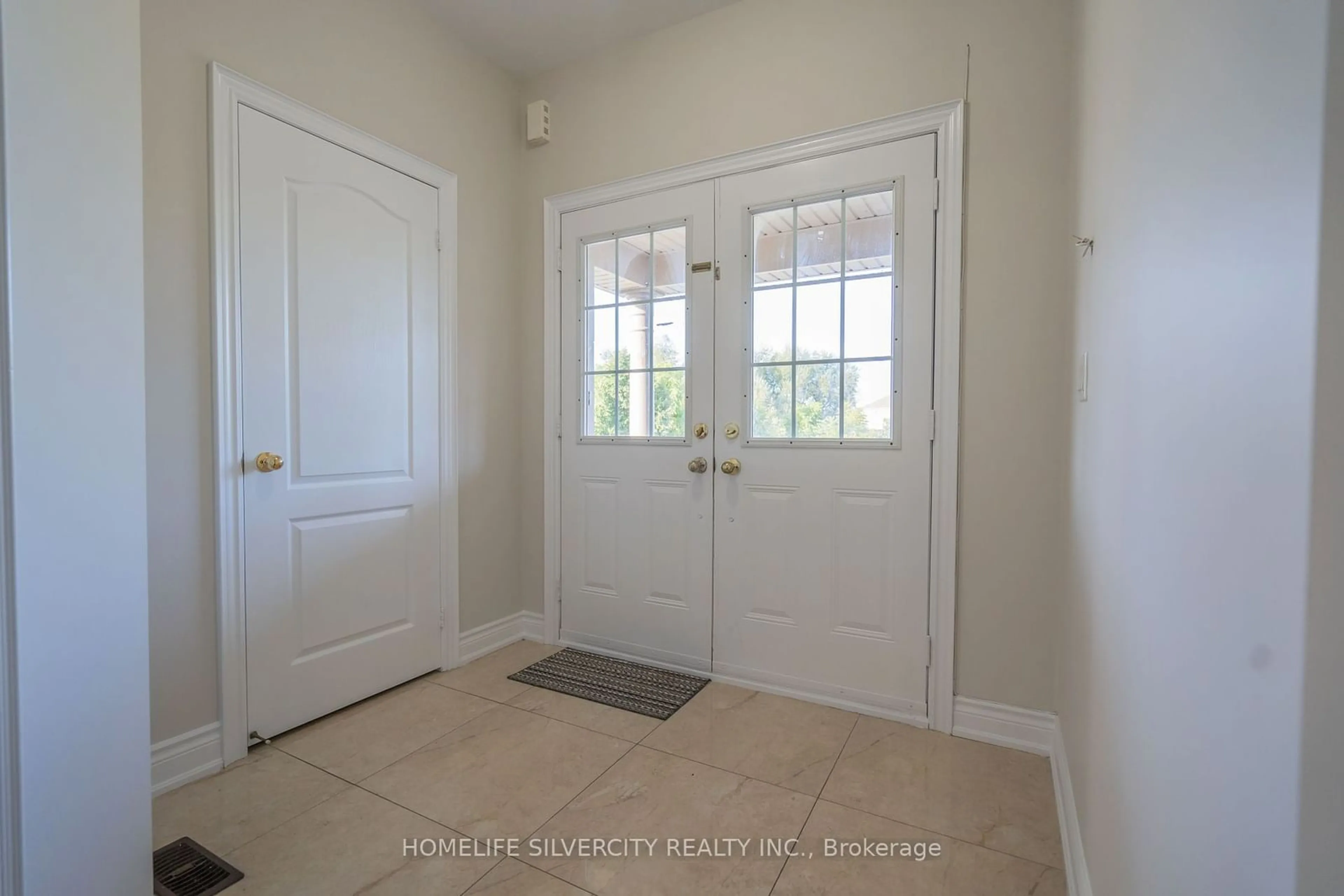 Indoor entryway, wood floors for 36 Maybeck Dr, Brampton Ontario L6X 0Z1