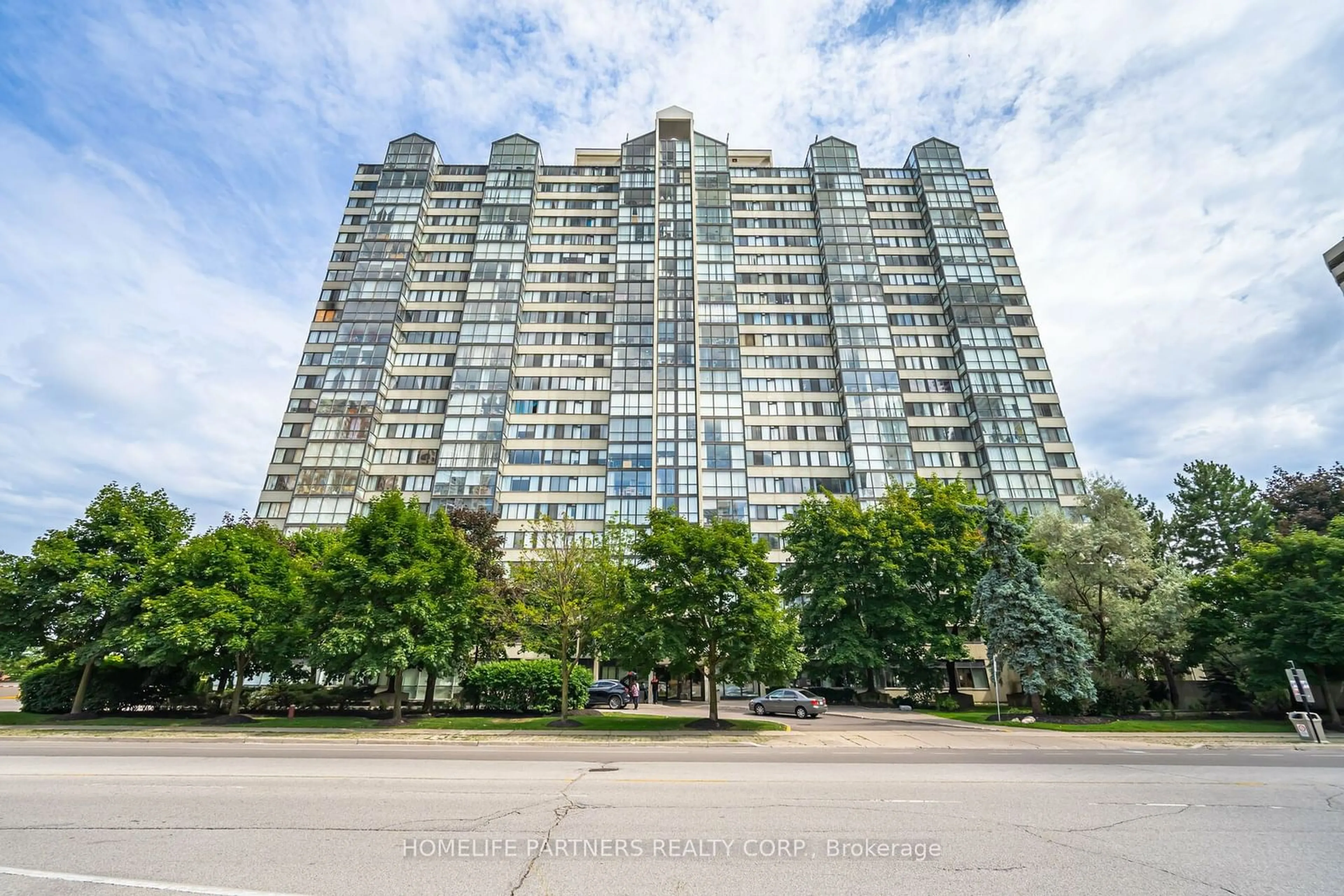 A pic from exterior of the house or condo for 350 Webb Dr #408, Mississauga Ontario L5B 3W4