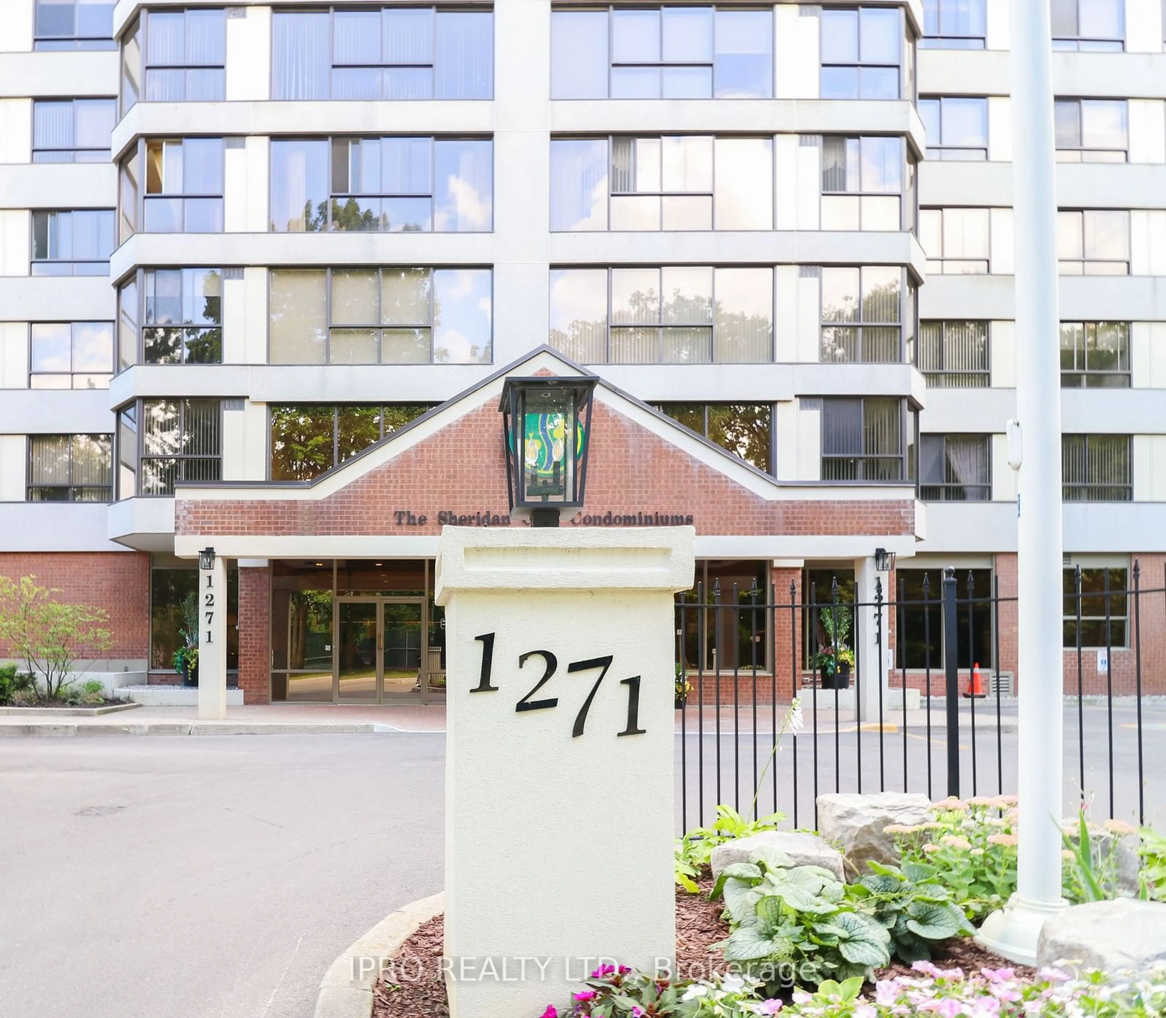 A pic from exterior of the house or condo, the front or back of building for 1271 Walden Circ #1201, Mississauga Ontario L5J 4R4