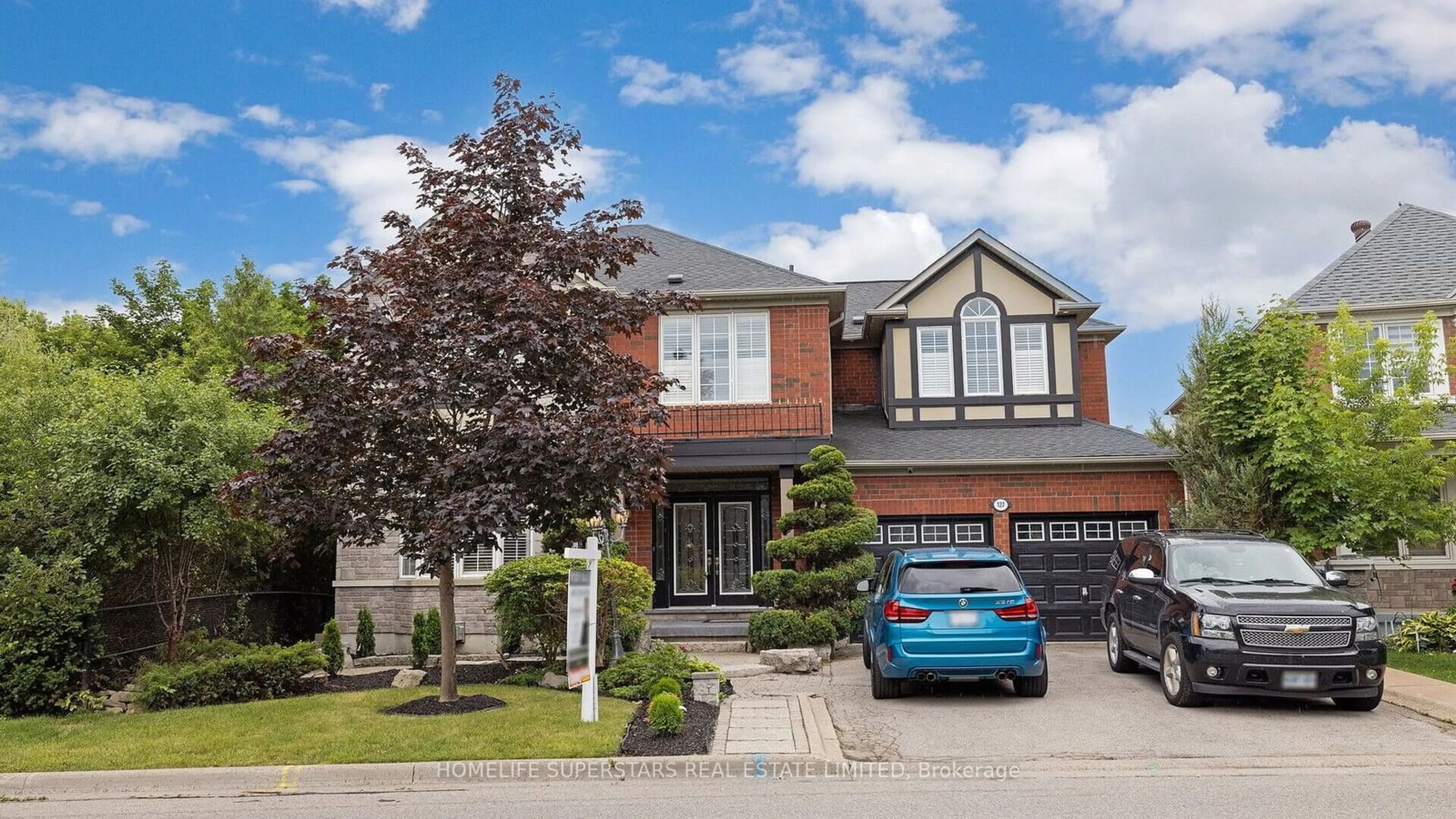 Frontside or backside of a home, the street view for 127 Whitwell Dr, Brampton Ontario L6P 1L4