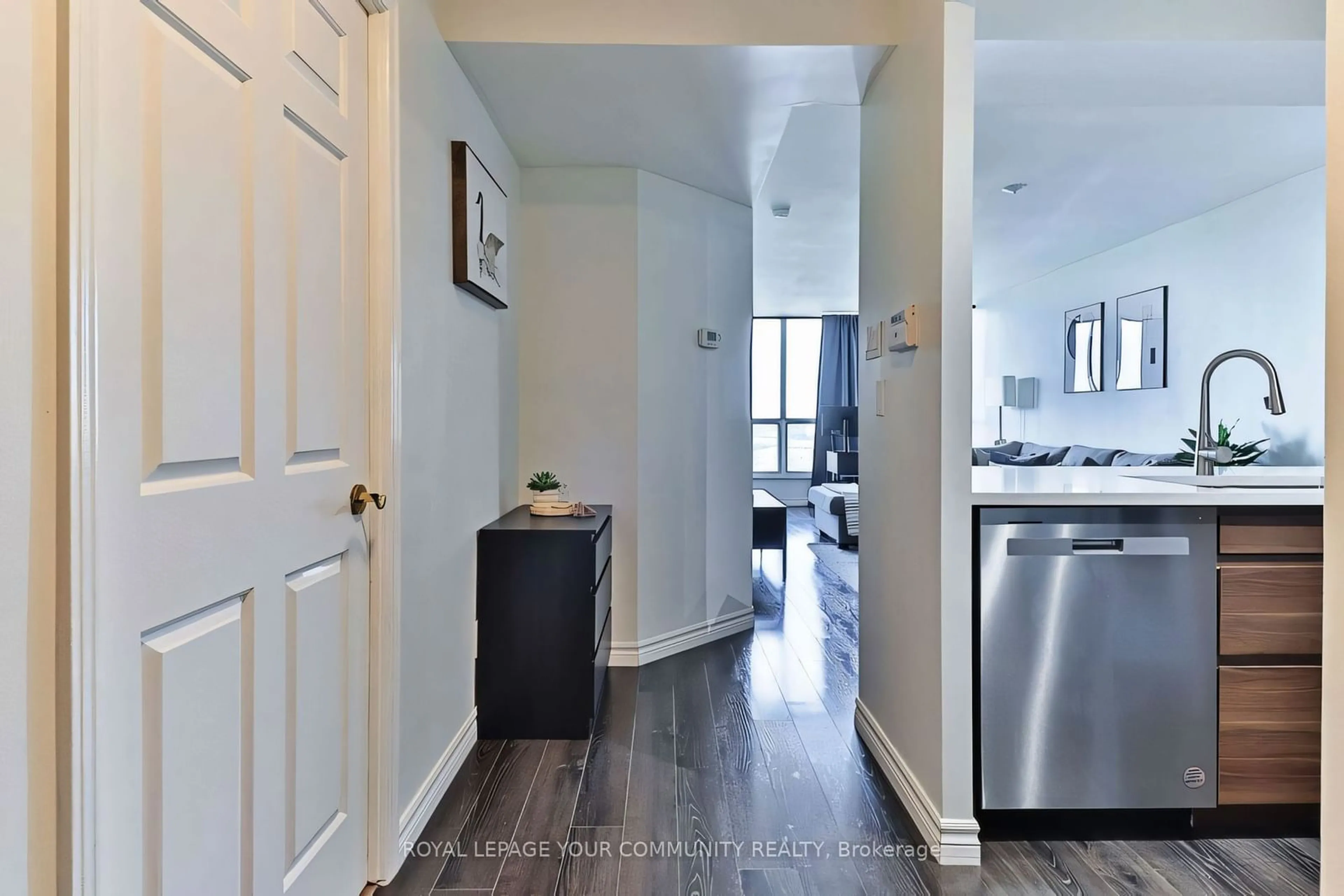 Indoor entryway for 2285 Lake Shore Blvd #2309, Toronto Ontario M8V 3X9