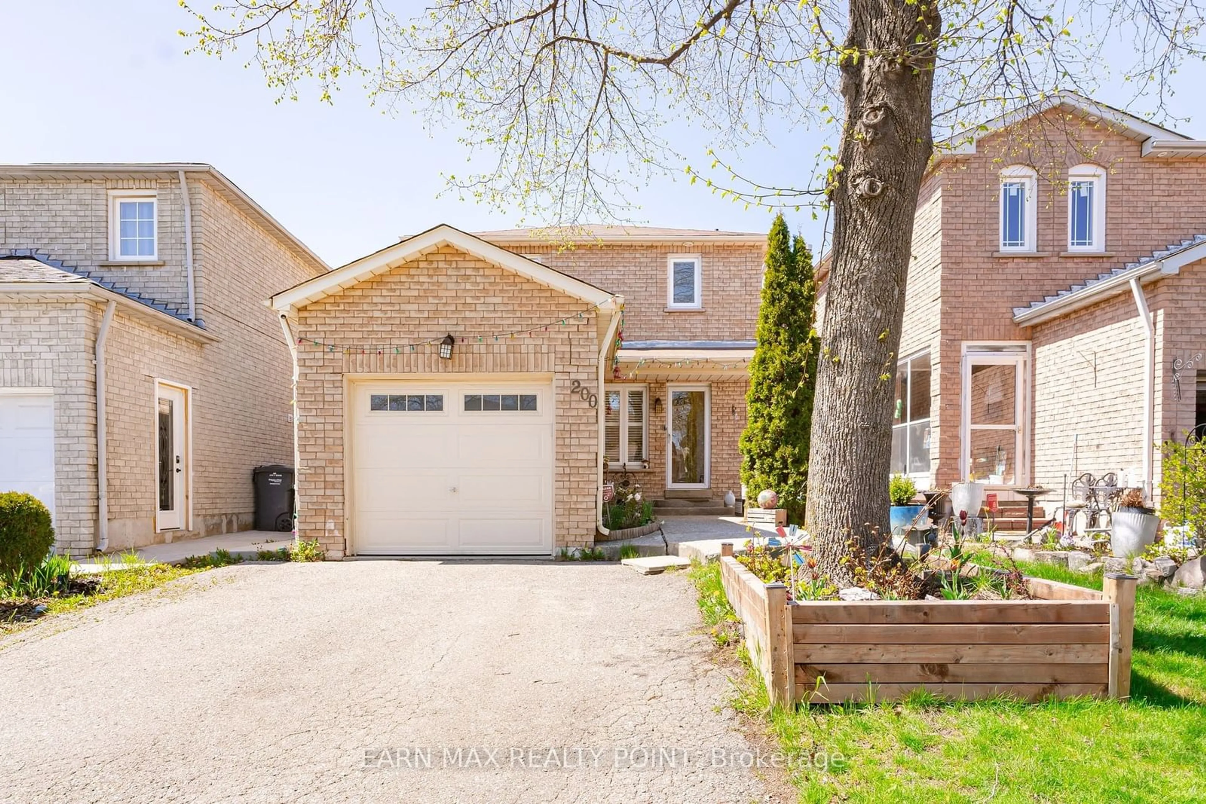 A pic from exterior of the house or condo, the street view for 200 Ecclestone Dr, Brampton Ontario L6X 3P5