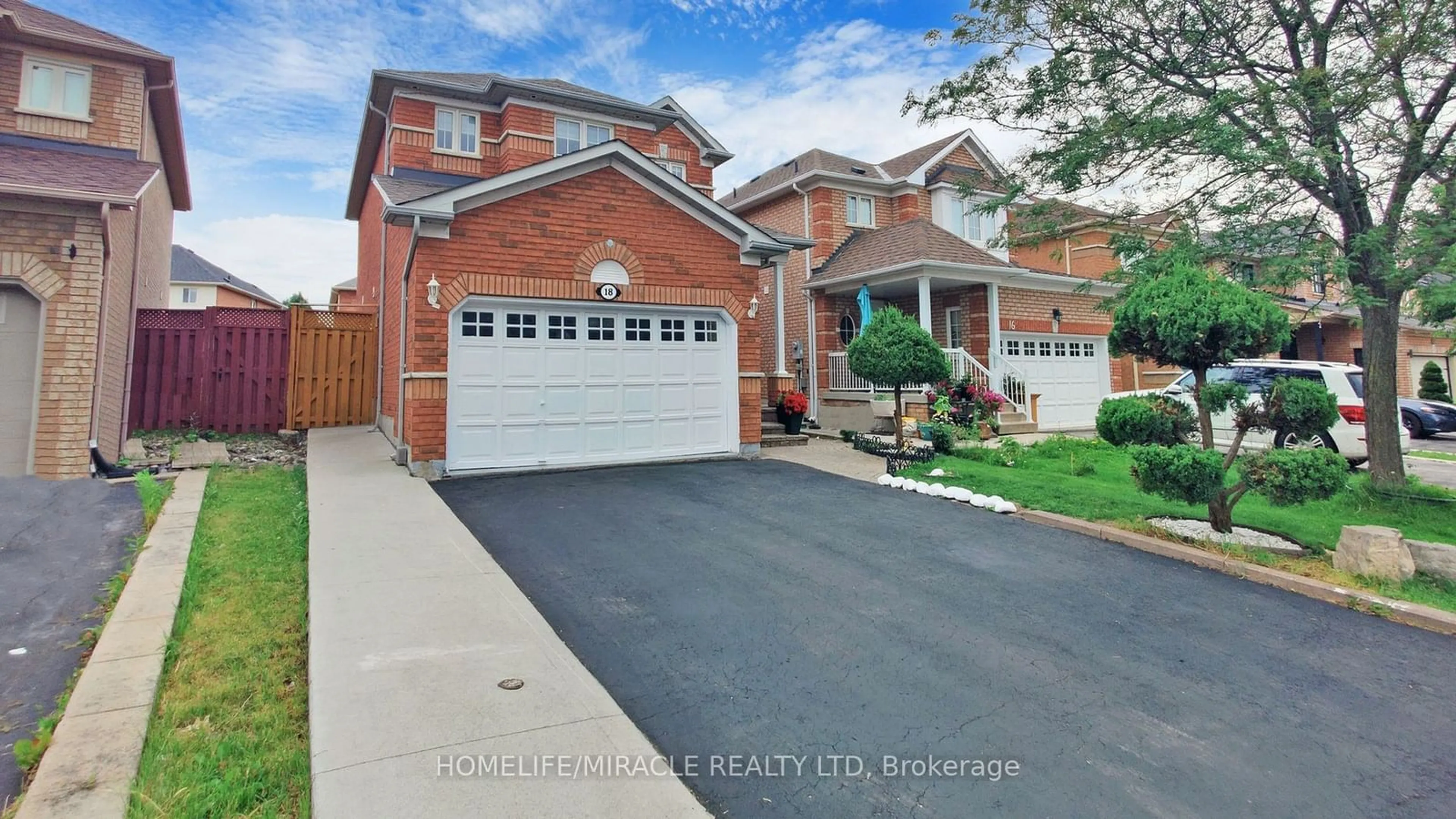 Frontside or backside of a home, the street view for 18 Sunny Glen Cres, Brampton Ontario L7A 2C6