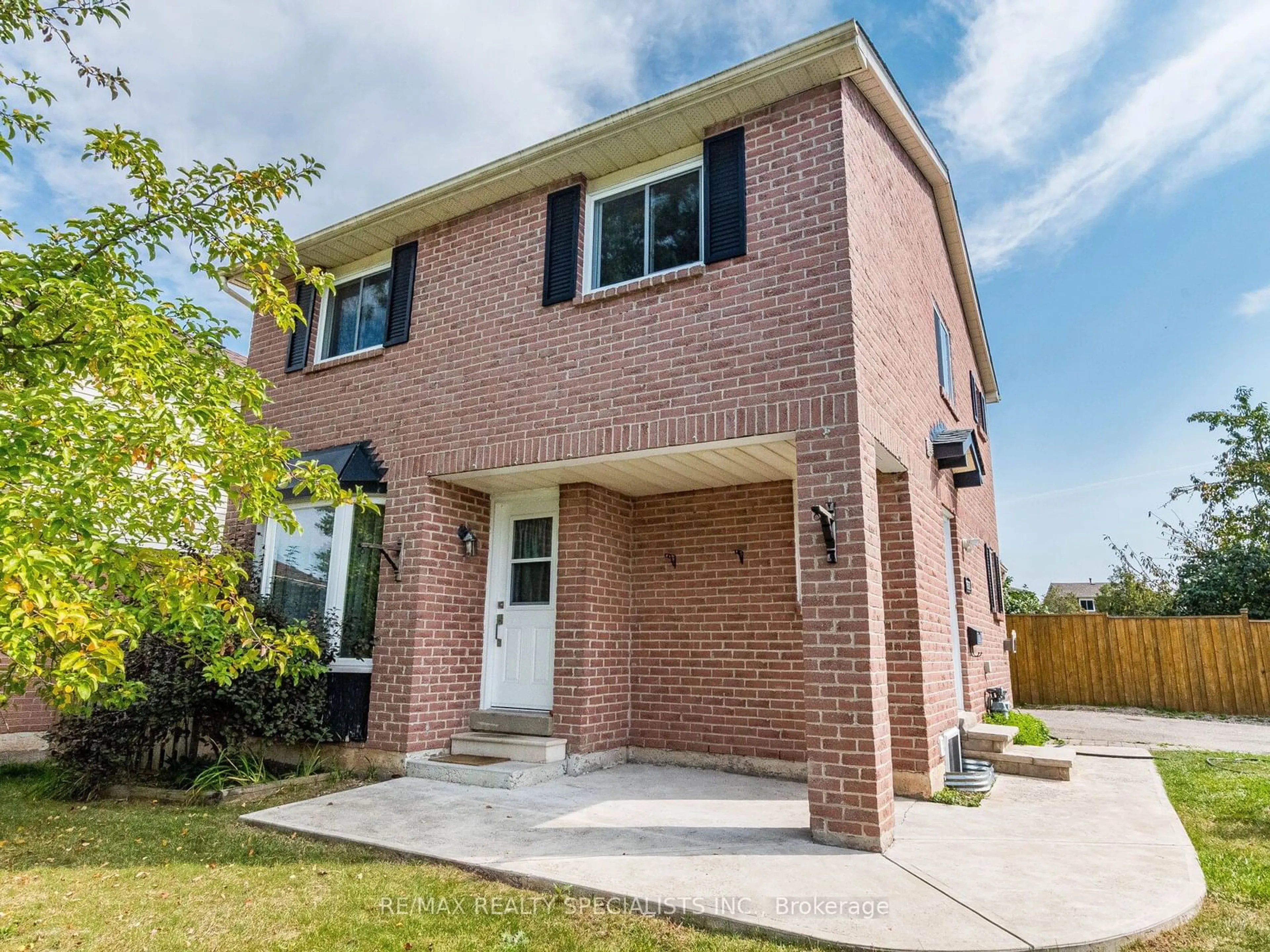 Home with brick exterior material for 6501 Meltzer Mews, Mississauga Ontario L5N 3K7