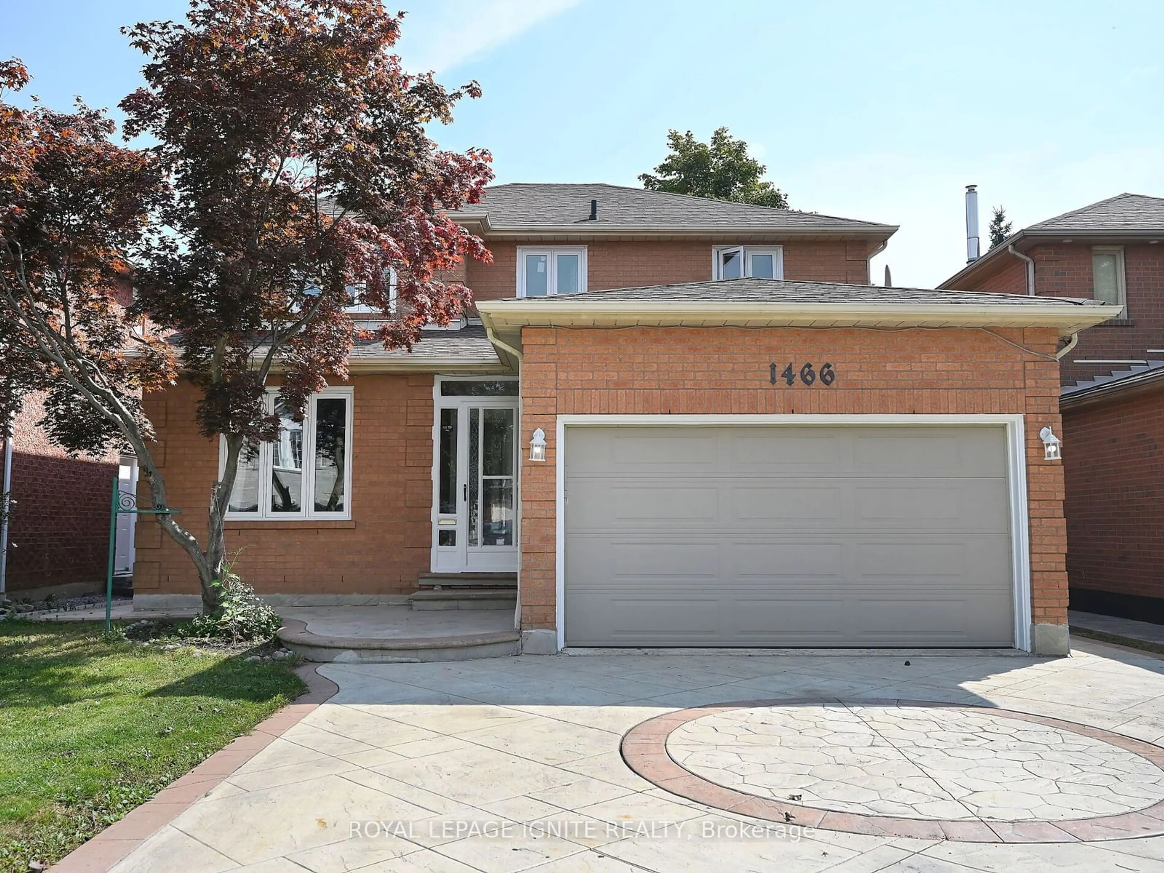 Home with brick exterior material for 1466 Emerson Lane, Mississauga Ontario L5V 1L6