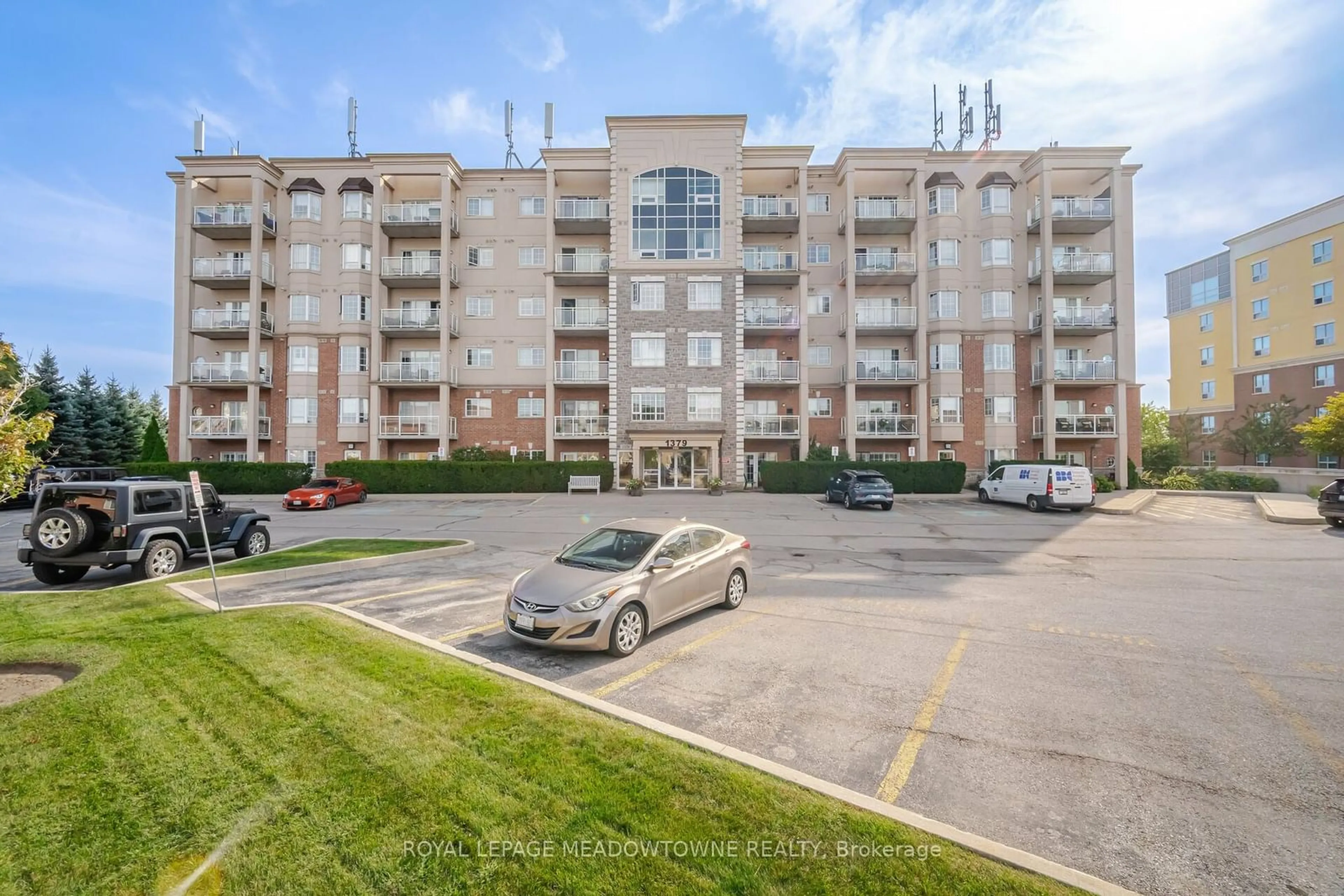 A pic from exterior of the house or condo for 1379 Costigan Rd #607, Milton Ontario L9T 2K6