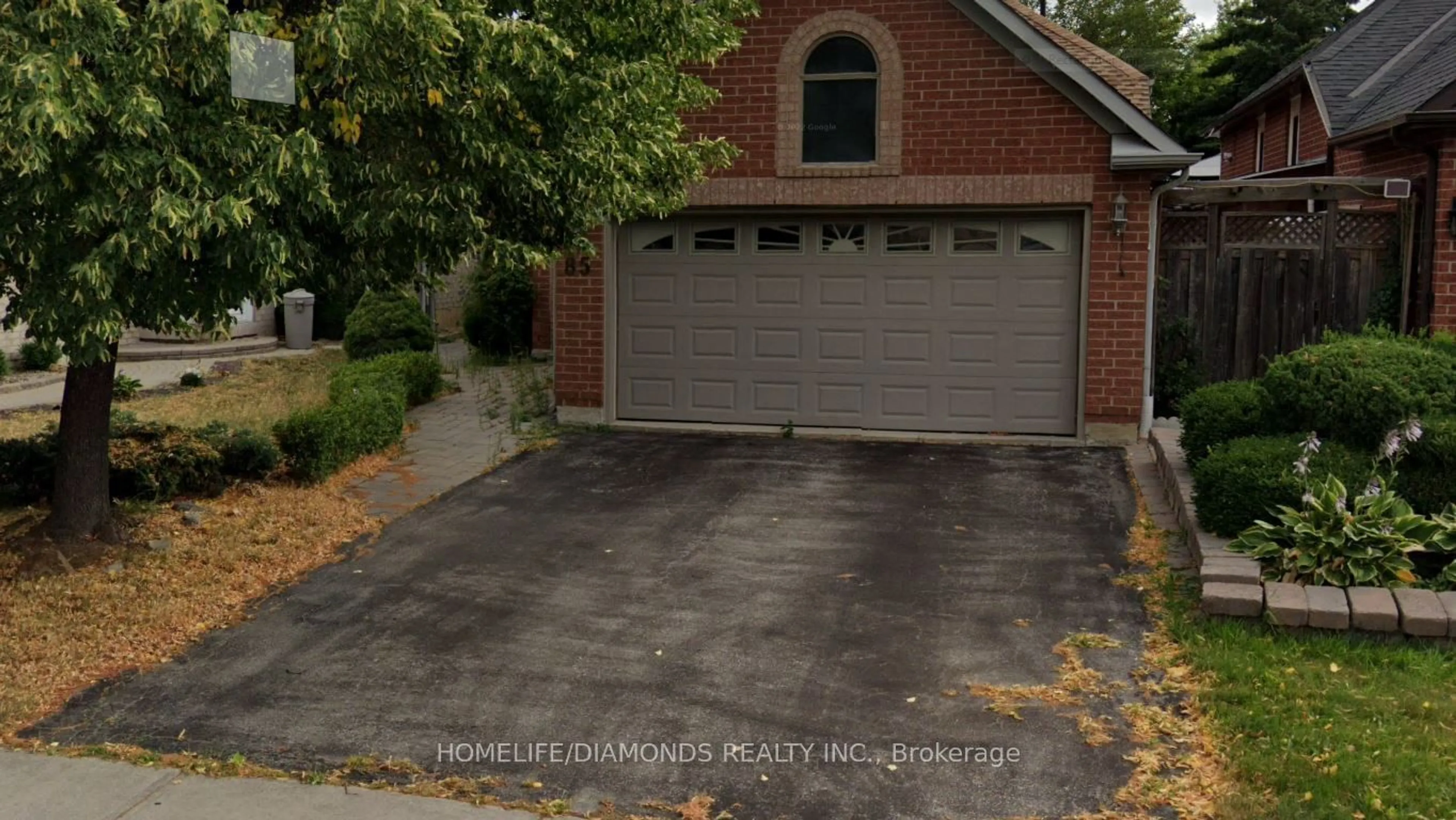 Indoor garage for 85 Springview Dr, Brampton Ontario L6X 4L1