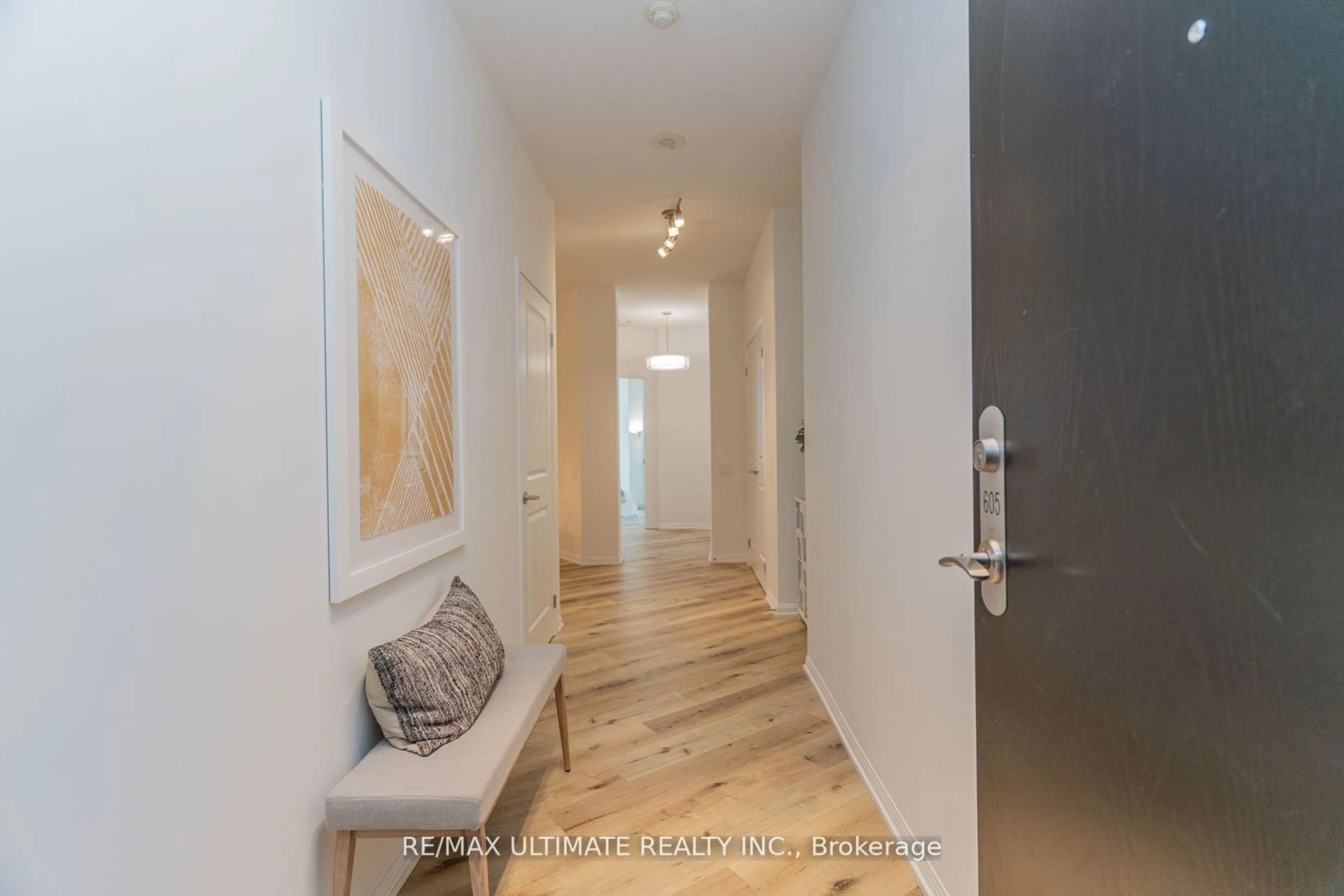 Indoor entryway, wood floors for 15 Windermere Ave #605, Toronto Ontario M6S 5A2