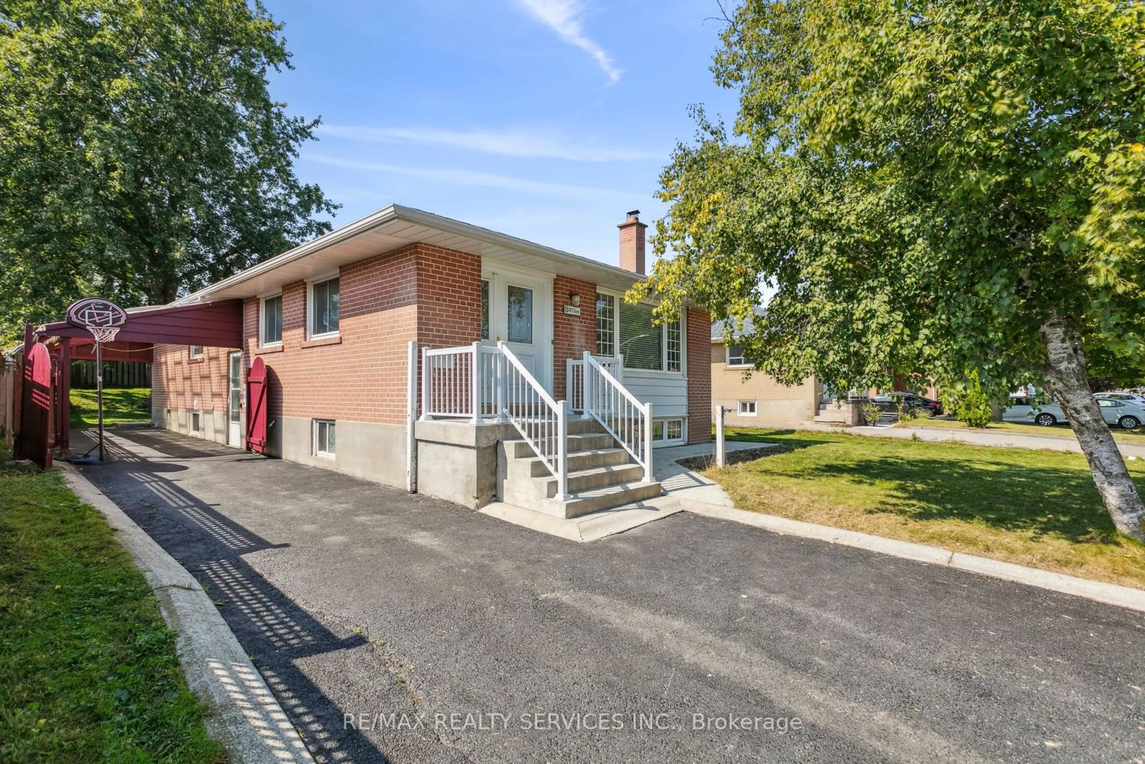 Frontside or backside of a home for 5 Mcclure Ave, Brampton Ontario L6X 2E2