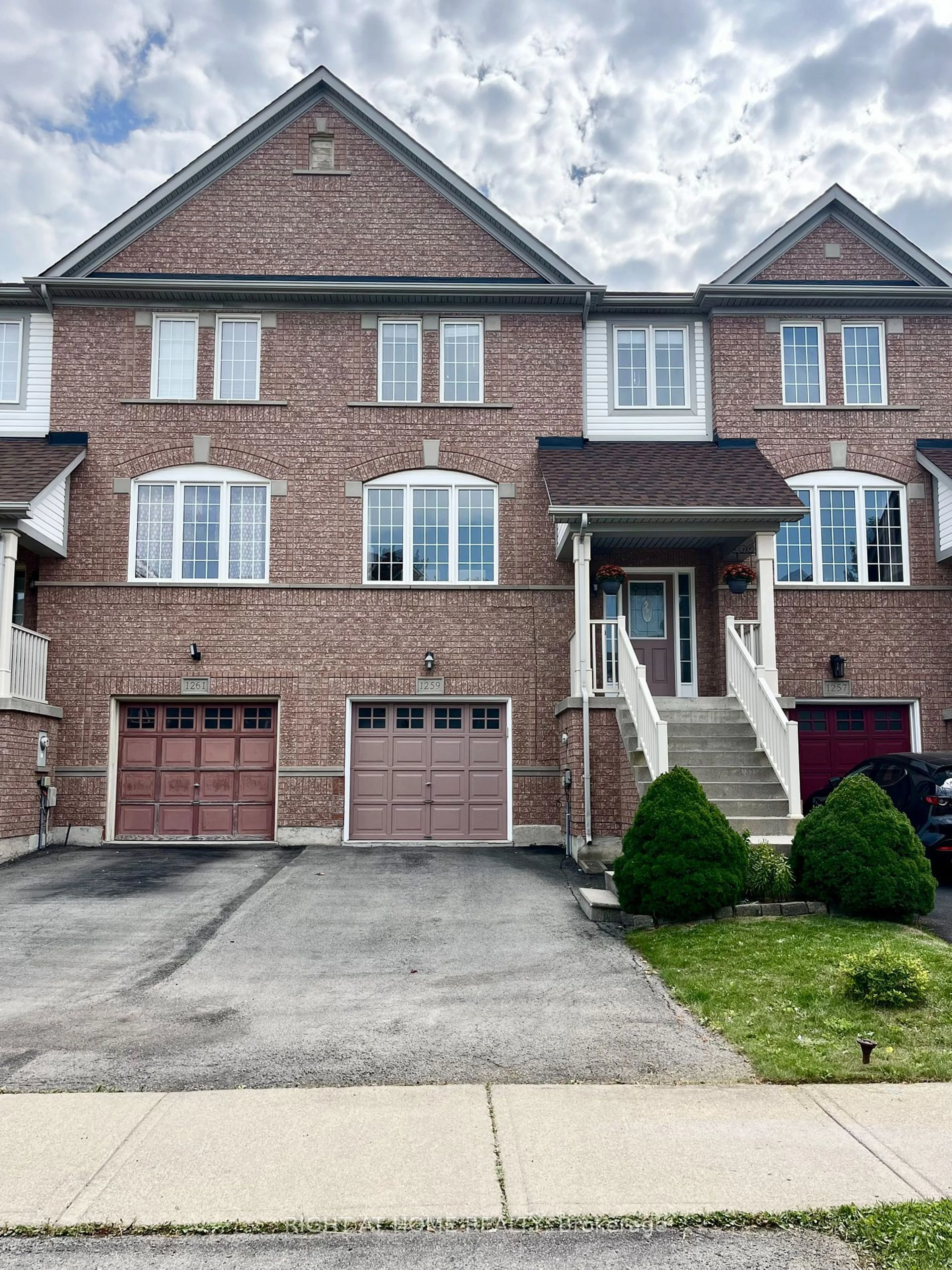 A pic from exterior of the house or condo for 1259 Lamont Cres, Milton Ontario L9T 6W4