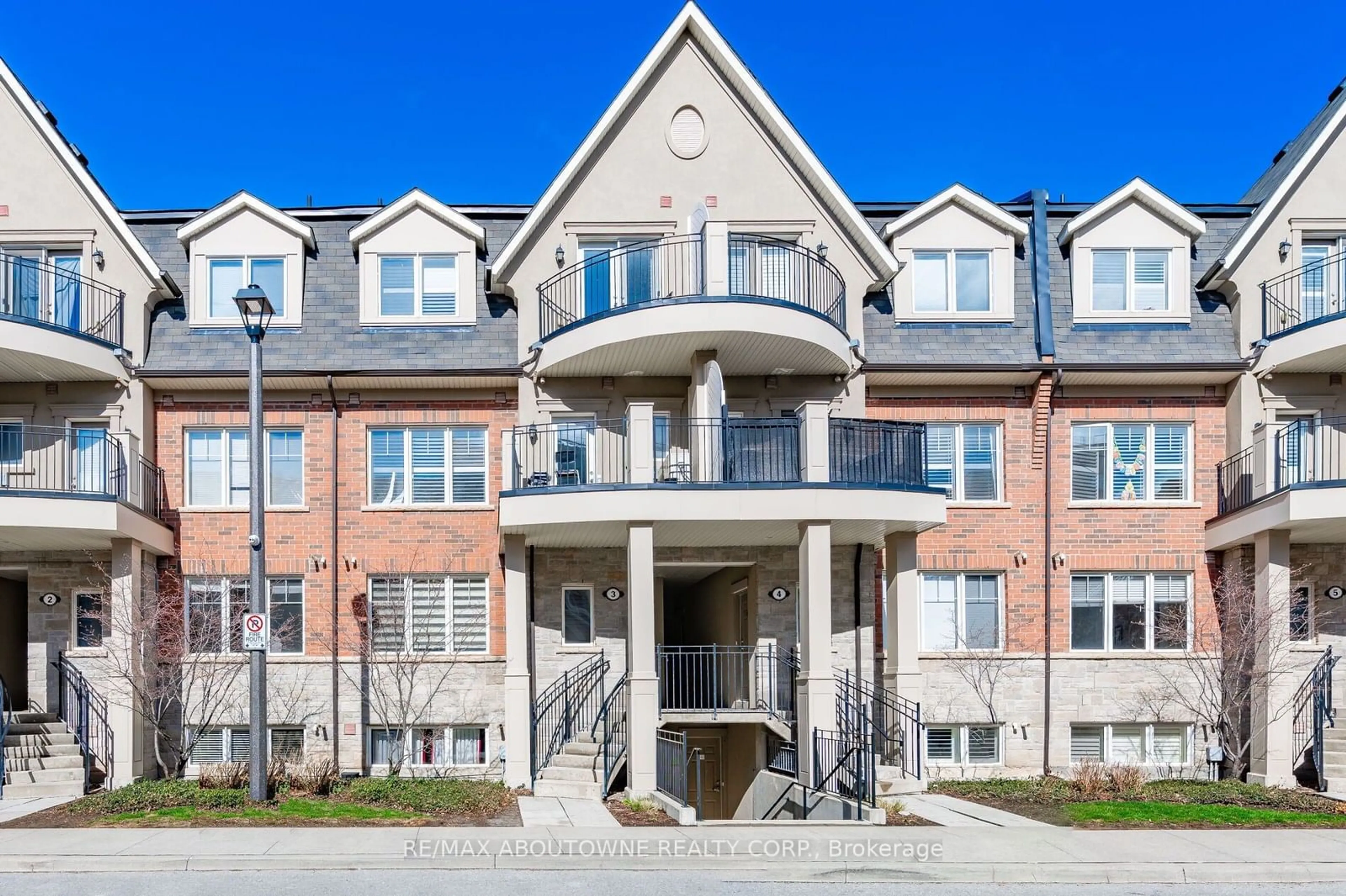 A pic from exterior of the house or condo for 2420 Baronwood Dr #4-01, Oakville Ontario L6M 0X6