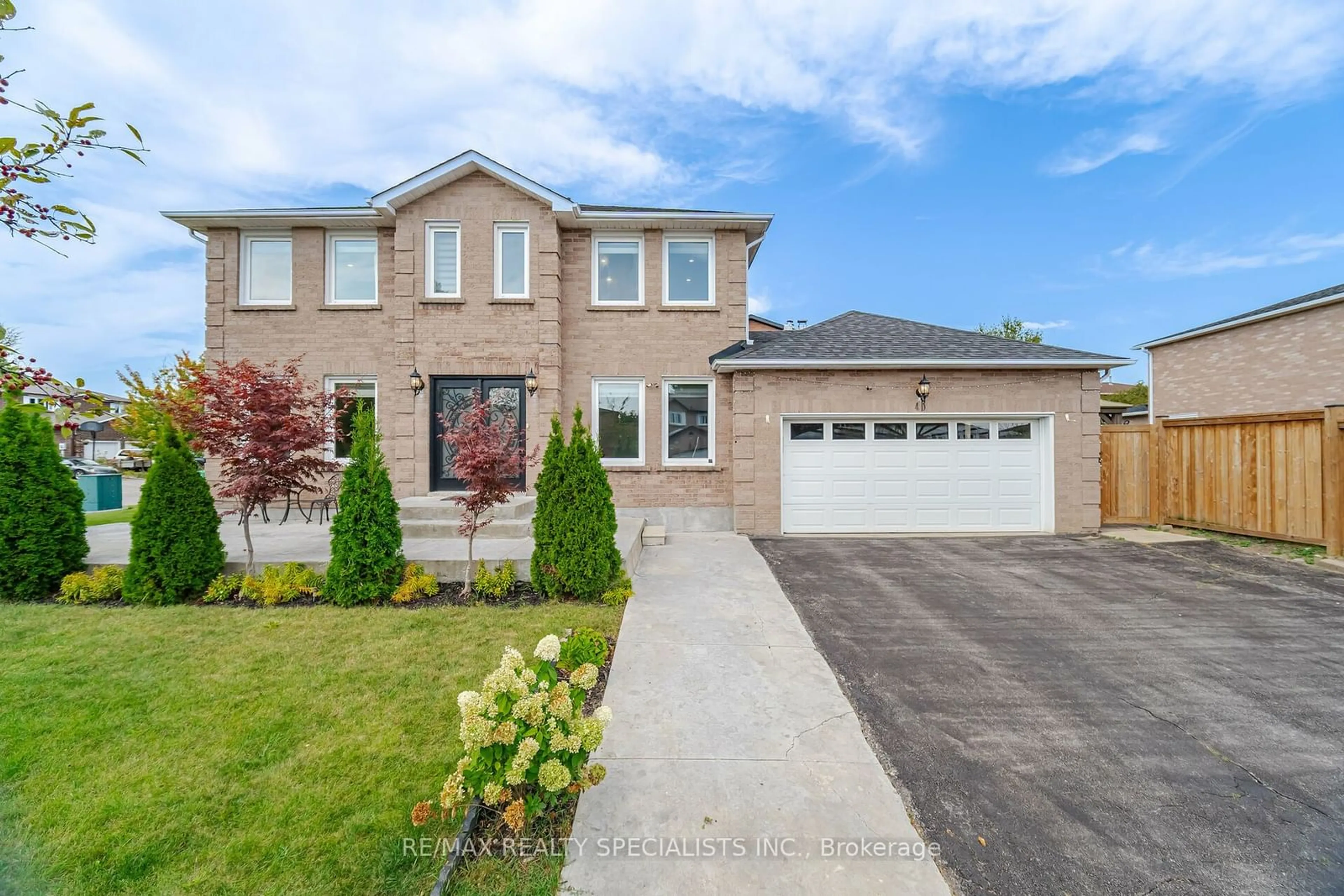 Frontside or backside of a home for 40 Fountainbridge Dr, Caledon Ontario L7E 1N5