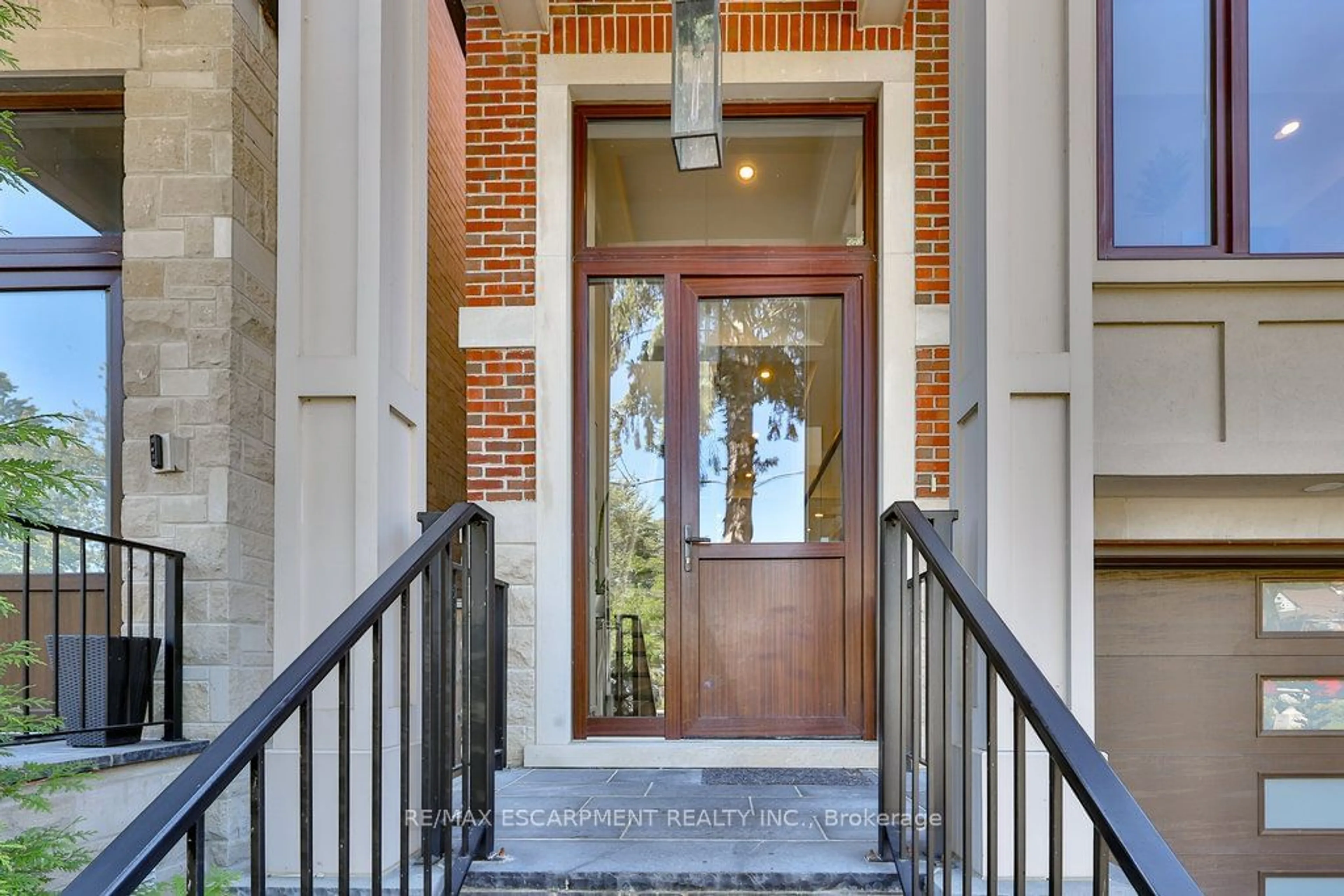 Indoor entryway, wood floors for 4b Twenty Seventh St, Toronto Ontario M8W 2X3