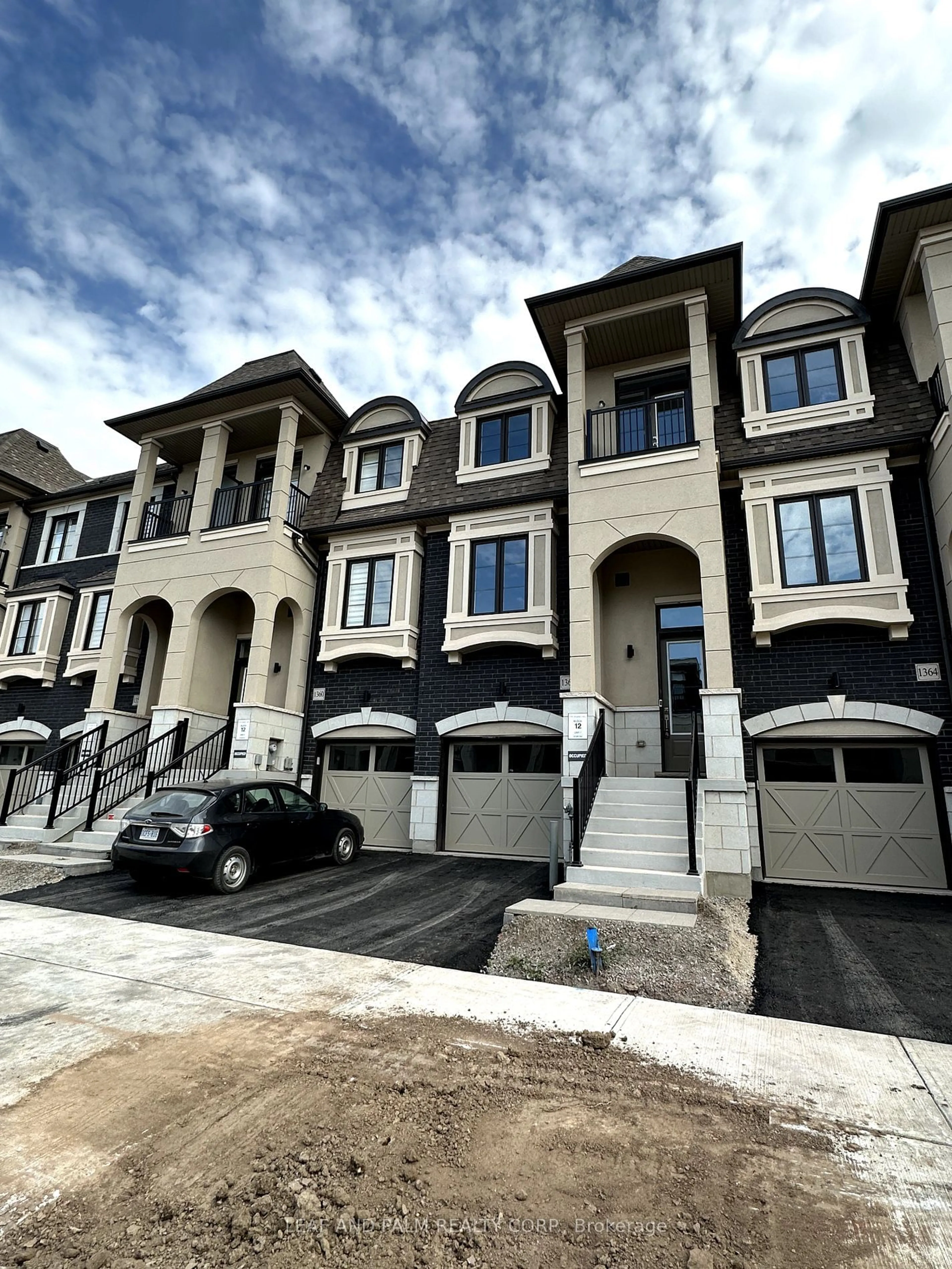 A pic from exterior of the house or condo for 1362 Kaniv St, Oakville Ontario L6M 4L8