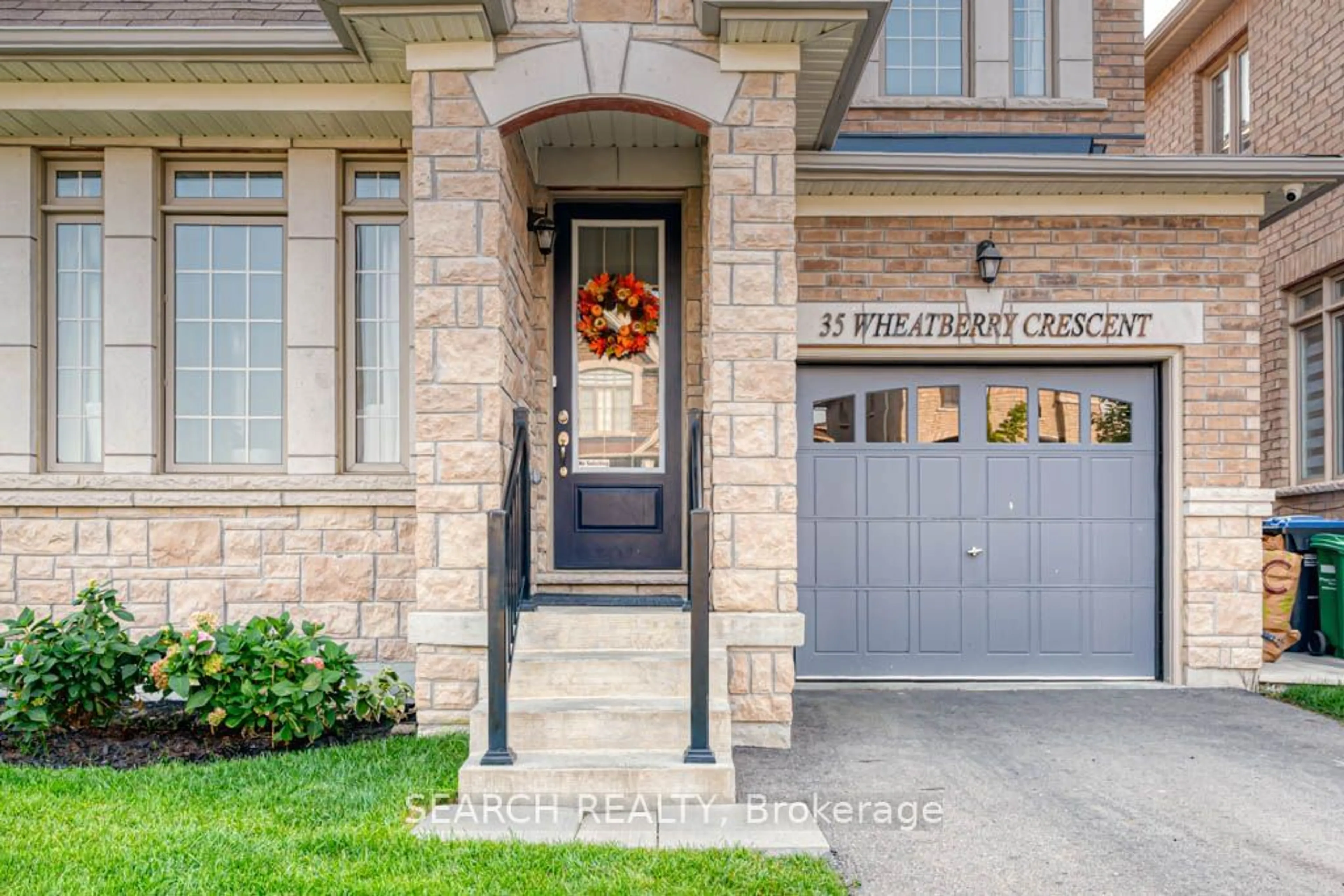 Indoor entryway for 35 Wheatberry Cres, Brampton Ontario L6R 0B3