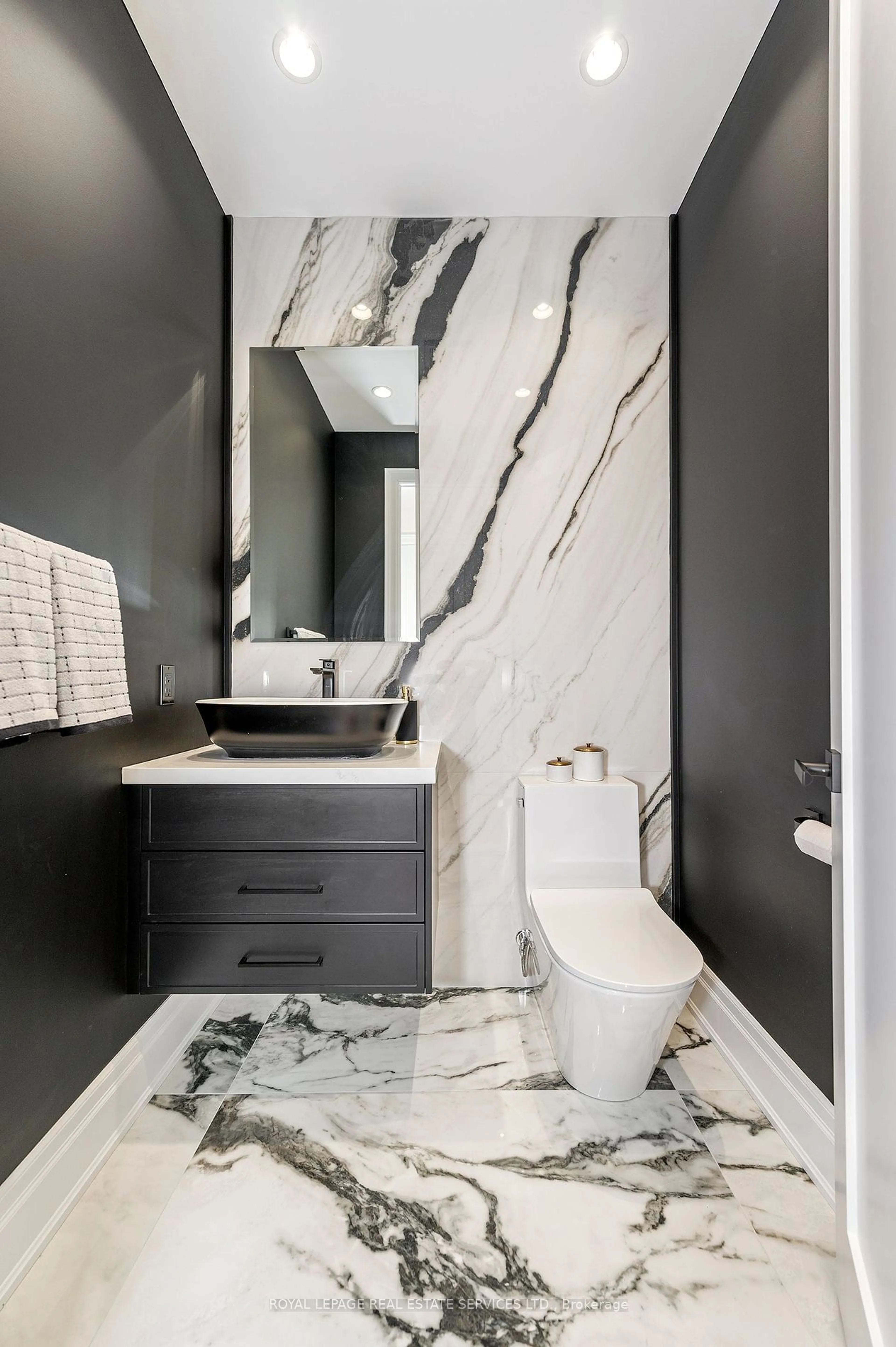 Contemporary bathroom, ceramic floors for 1618 Dogwood Tr, Mississauga Ontario L5G 3A5