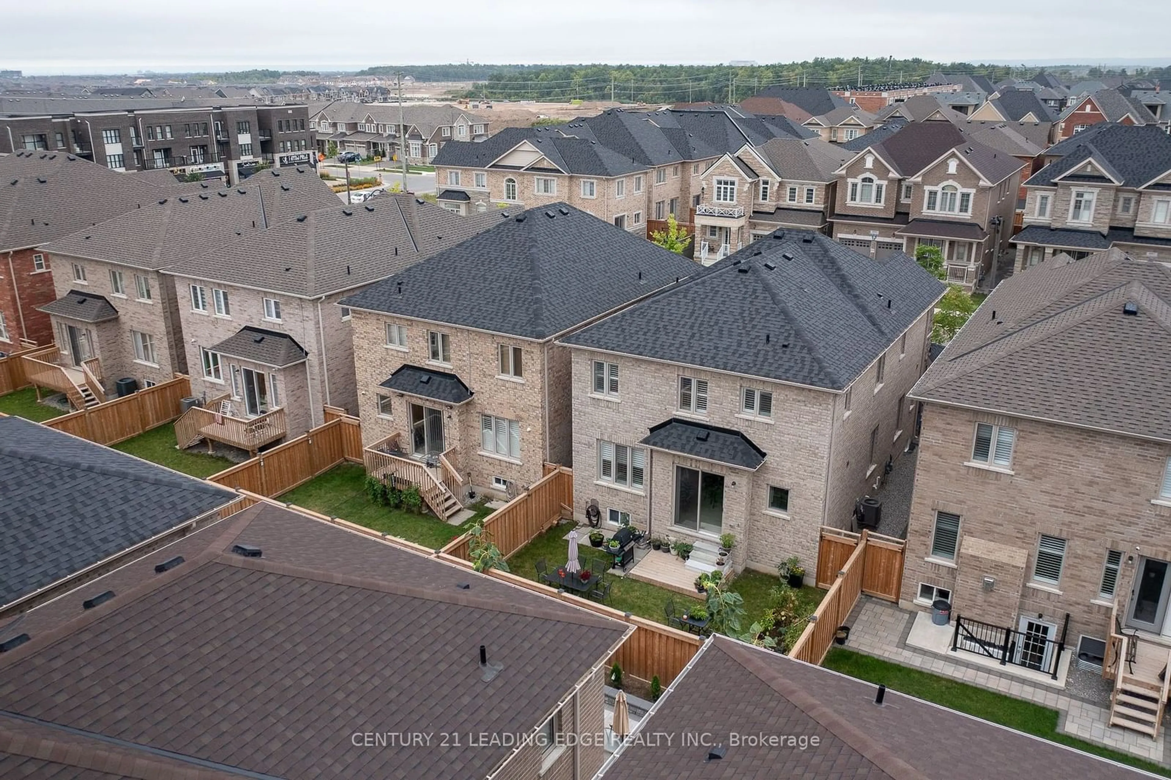 A pic from exterior of the house or condo for 4090 Channing Cres, Oakville Ontario L6H 3R3