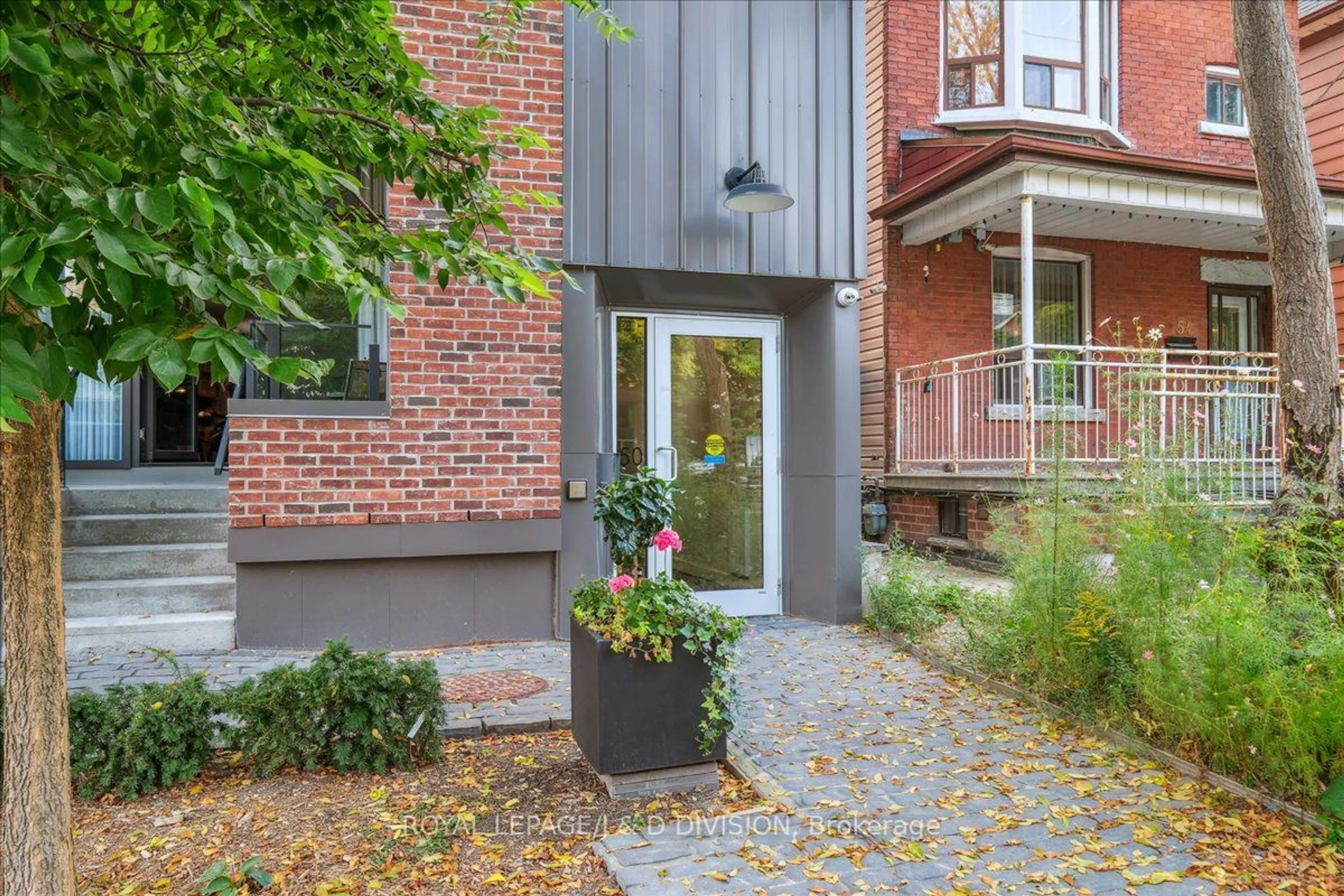 Home with brick exterior material for 50 Bartlett Ave #8, Toronto Ontario M6H 3E6