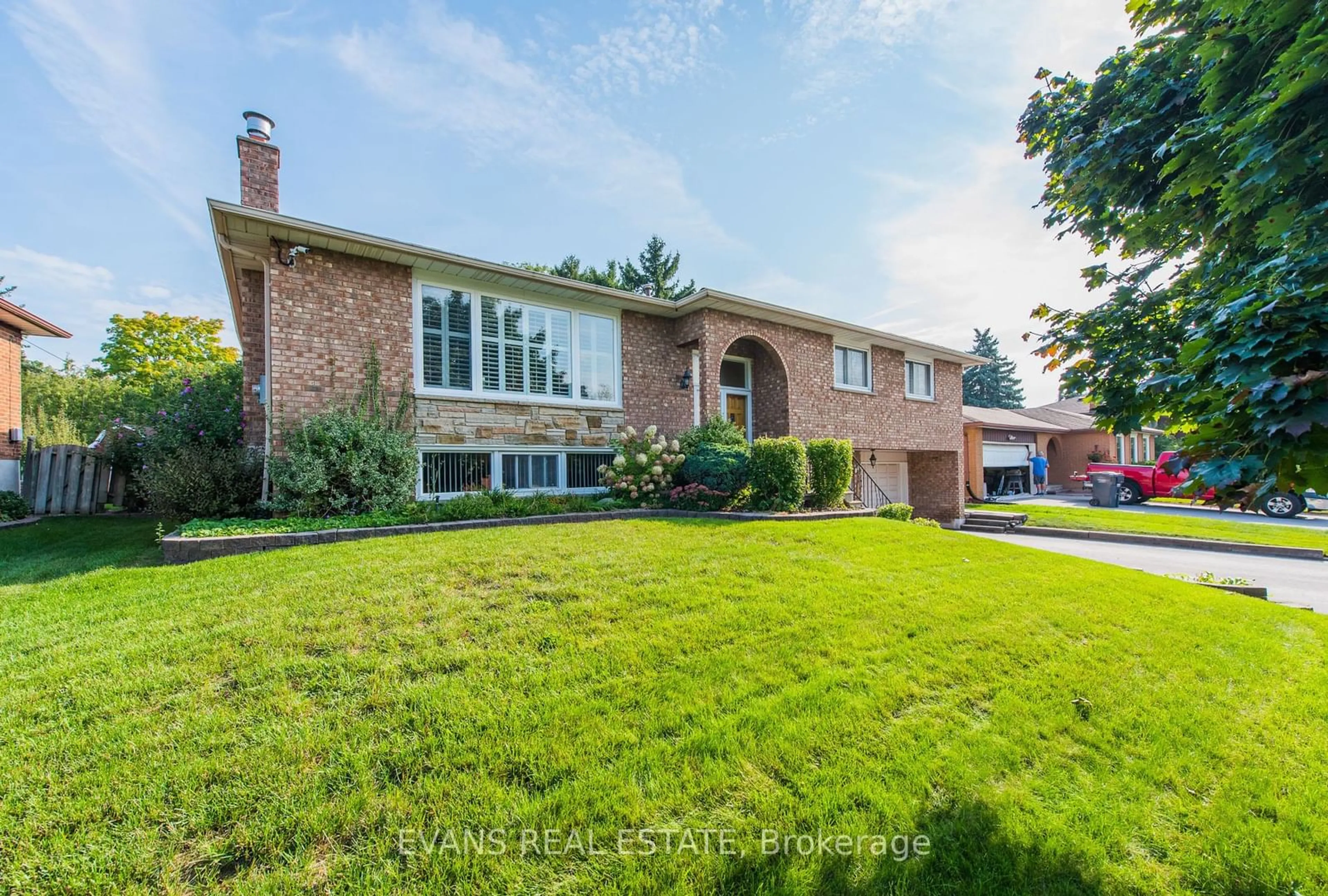 Frontside or backside of a home, the street view for 19 Meadowland Gate, Brampton Ontario L6W 3N8