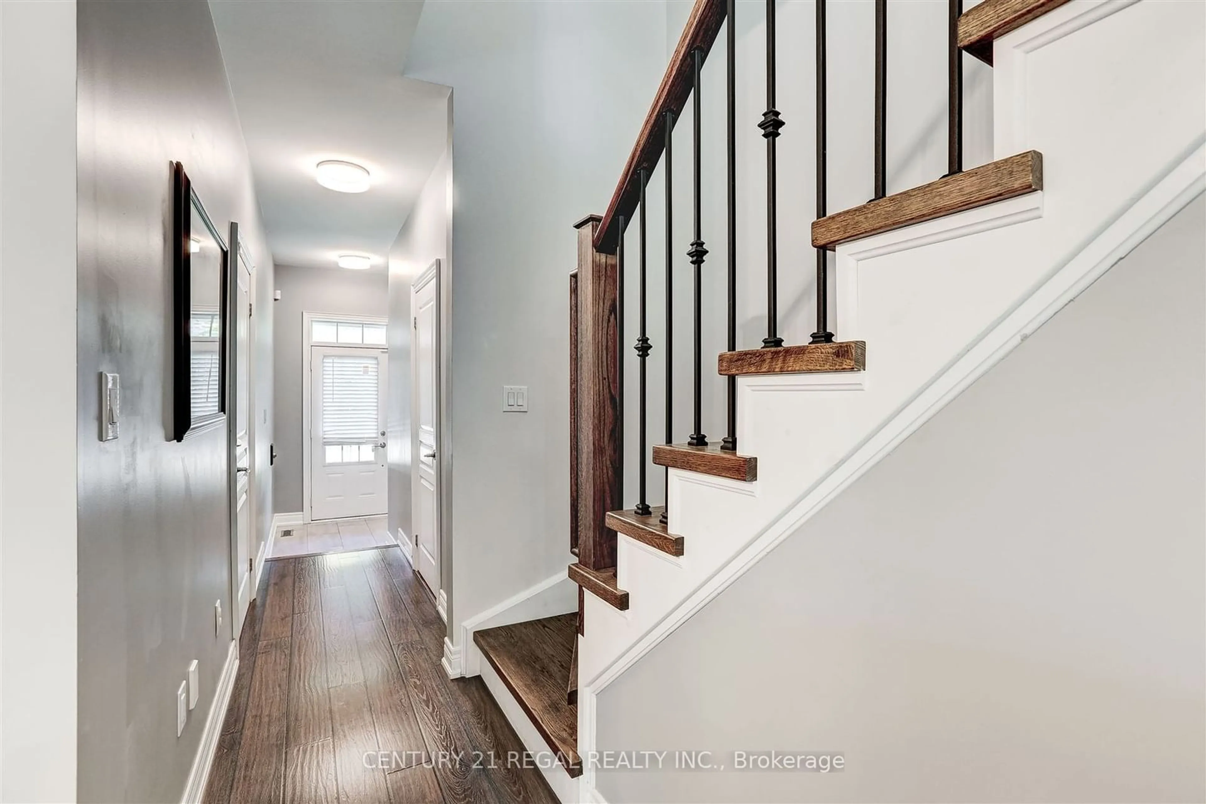 Stairs for 5992 Turney Dr #27, Mississauga Ontario L5M 0S5