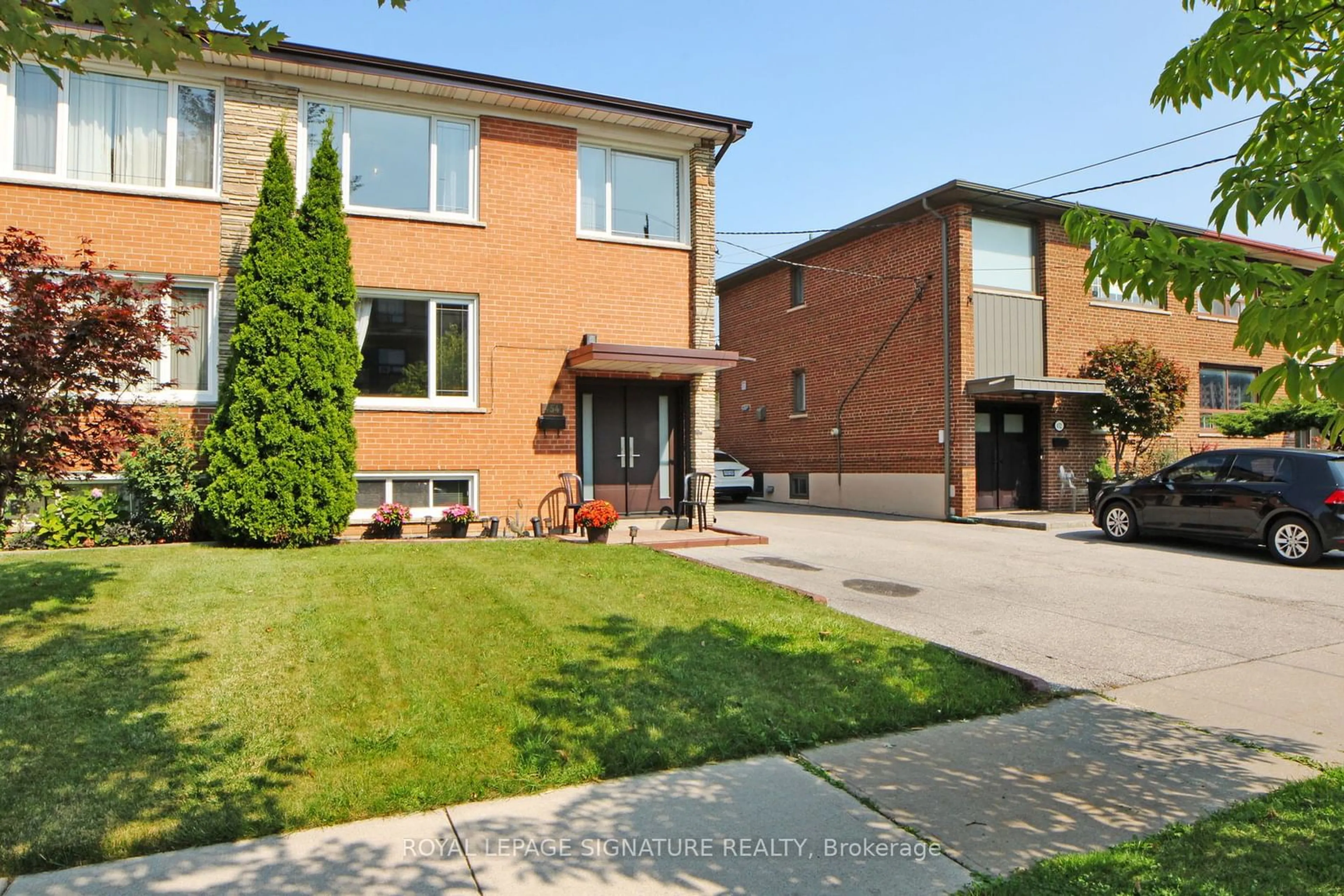 Home with brick exterior material for 454 Glen Park Ave, Toronto Ontario M6B 2E7