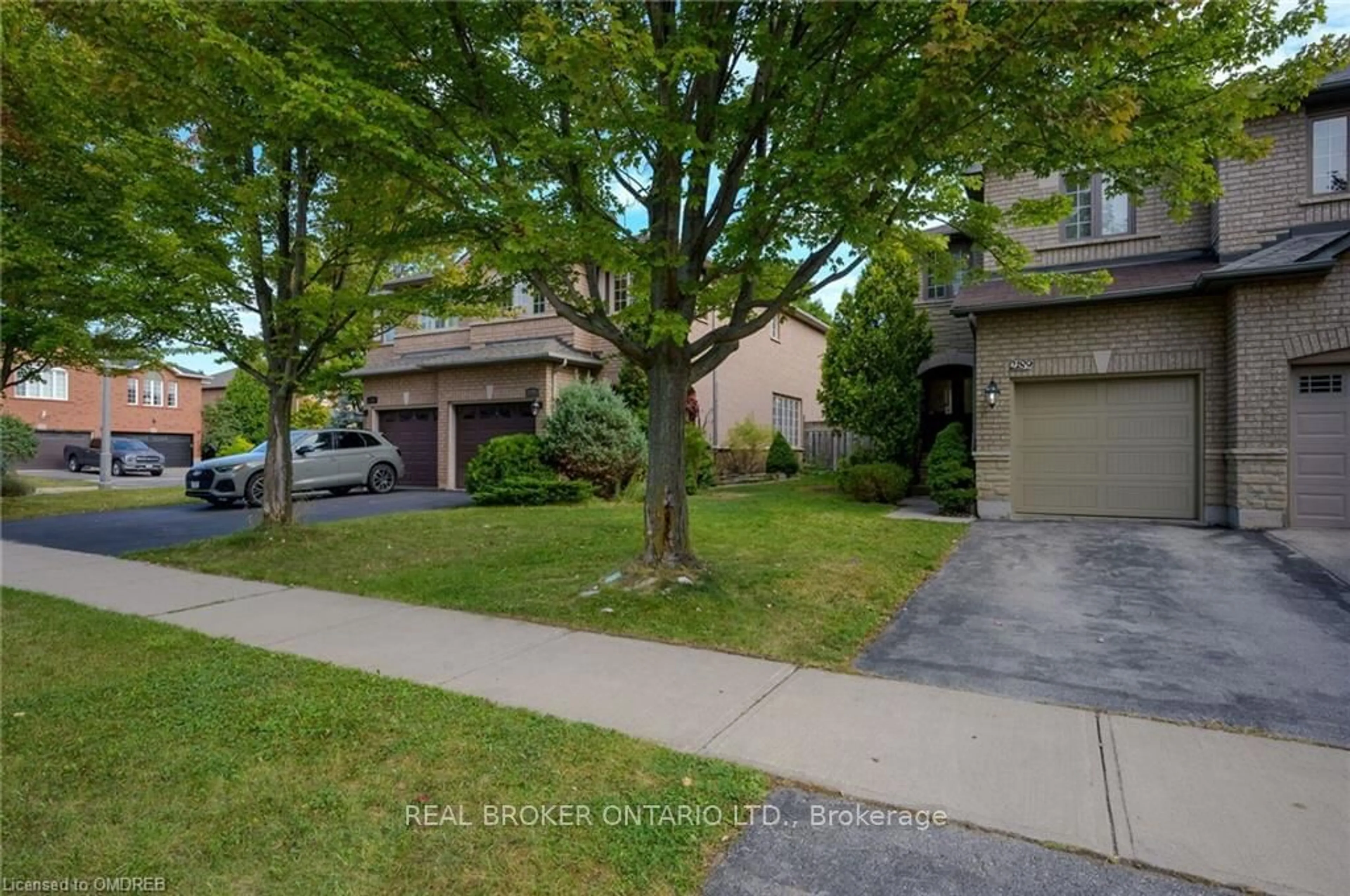 Frontside or backside of a home, the street view for 2189 Shorncliffe Blvd, Oakville Ontario L6M 3X2