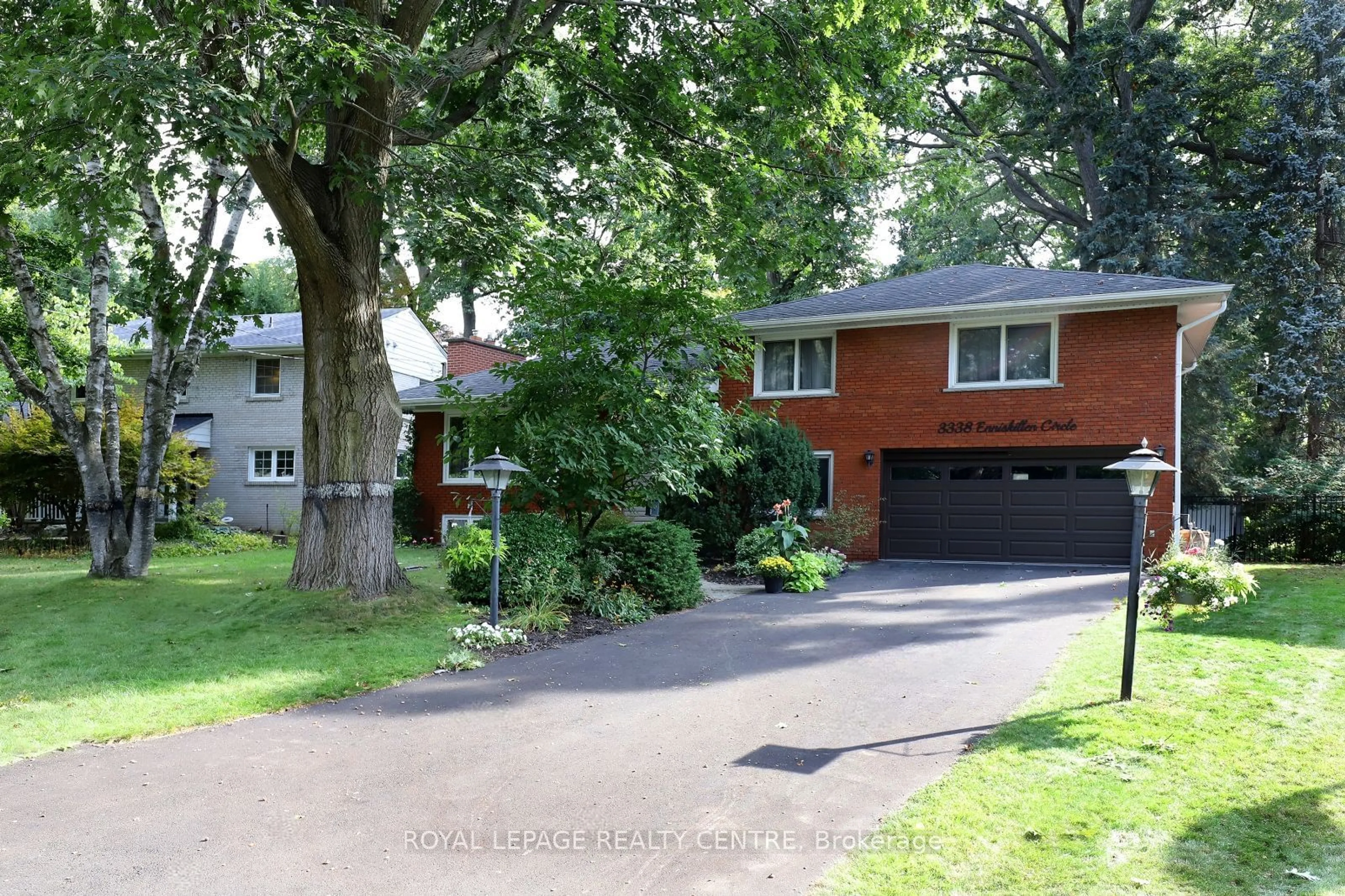 Frontside or backside of a home, the street view for 3338 Enniskillen Circ, Mississauga Ontario L5C 2M8