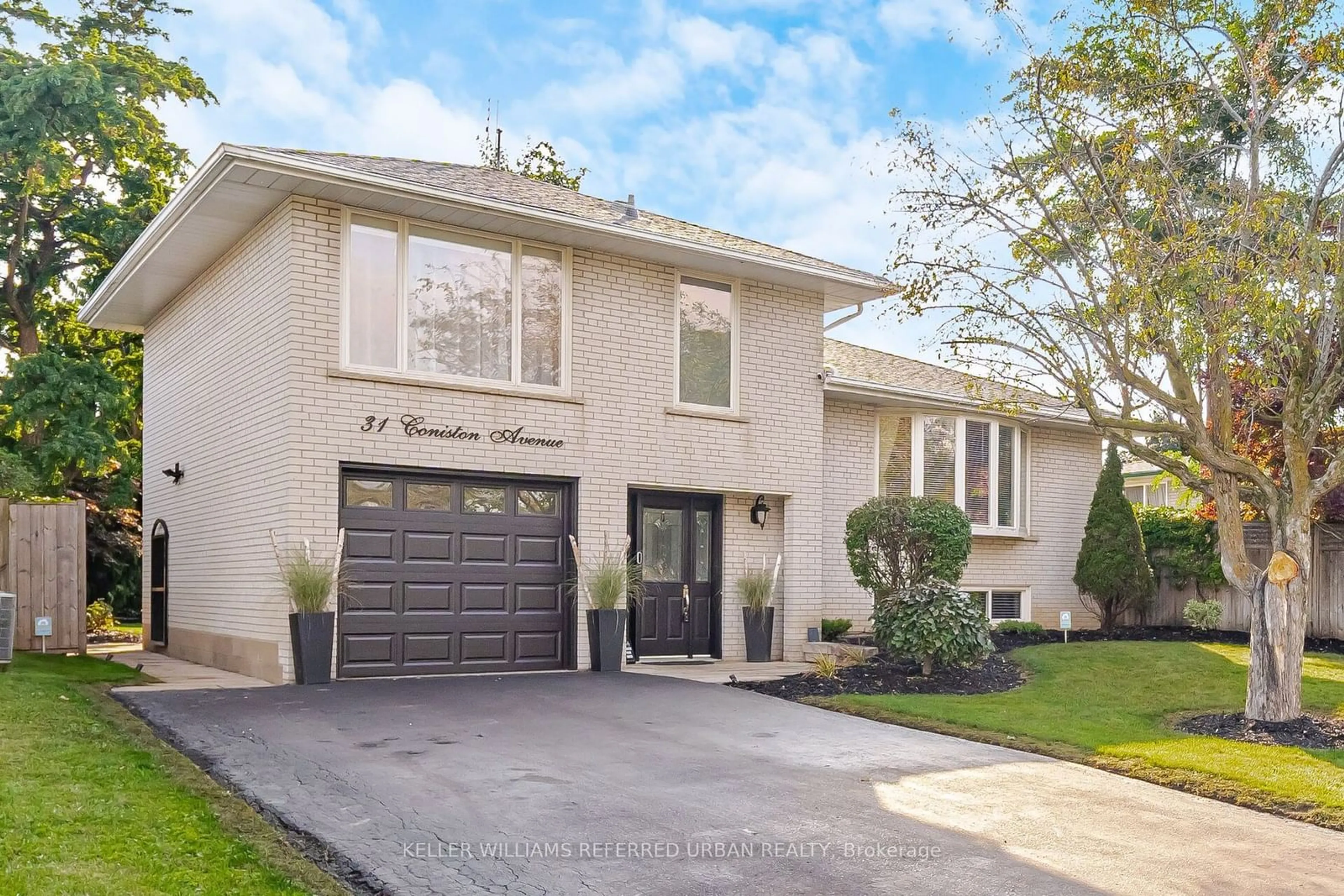 Frontside or backside of a home for 31 Coniston Ave, Brampton Ontario L6X 2H3