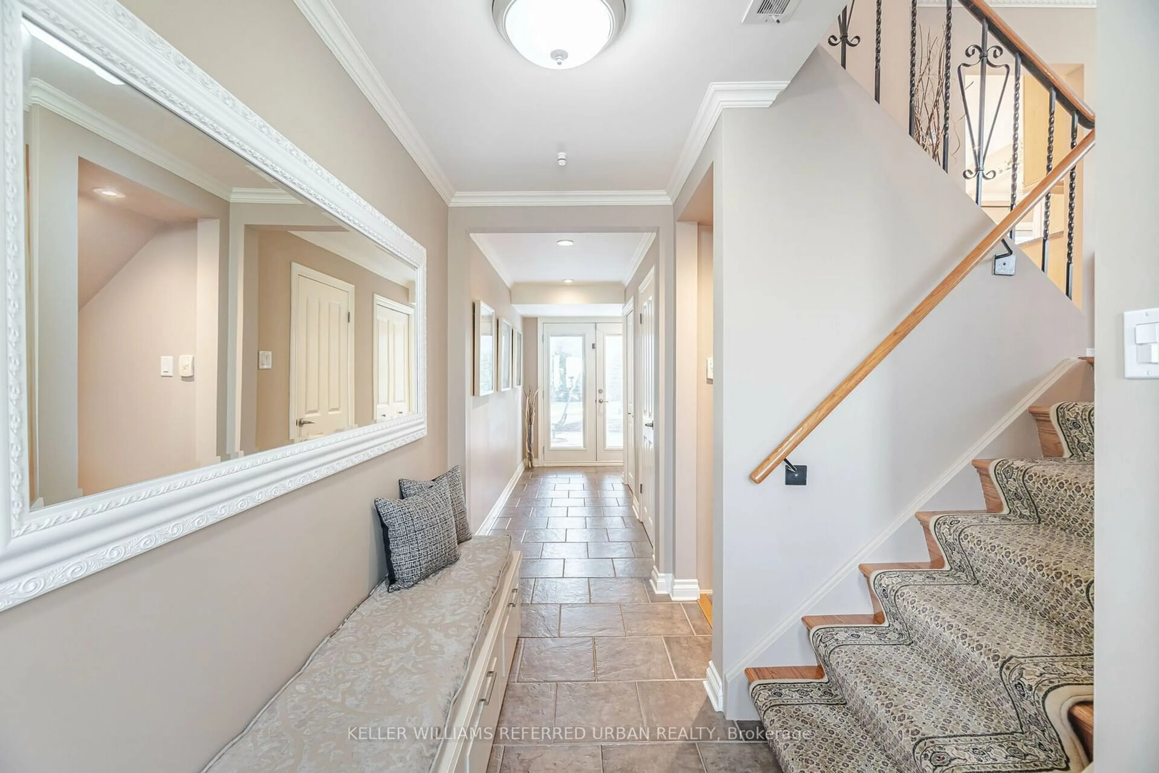 Indoor entryway for 31 Coniston Ave, Brampton Ontario L6X 2H3