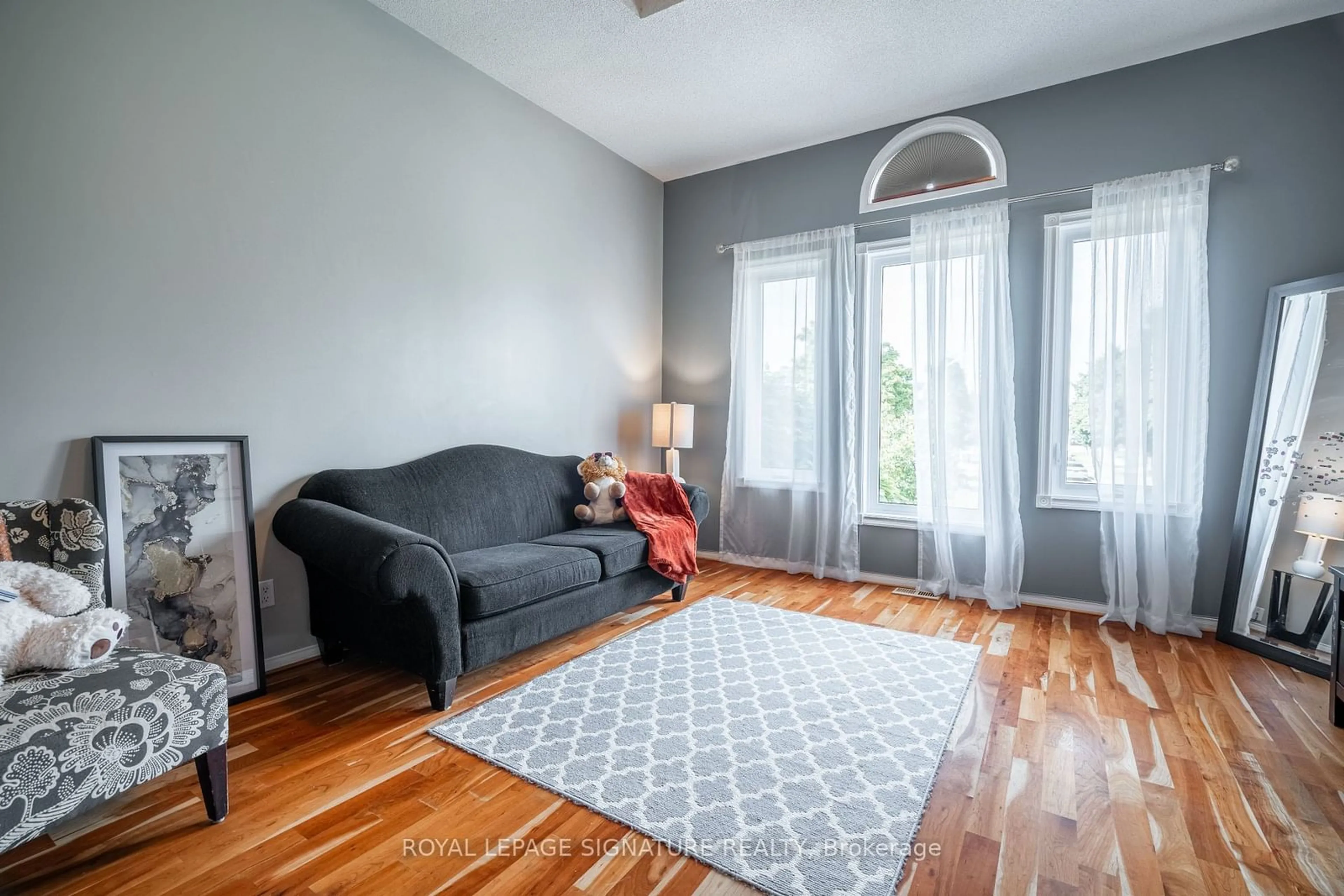 Living room for 3569 Nutcracker Dr, Mississauga Ontario L5N 6G1