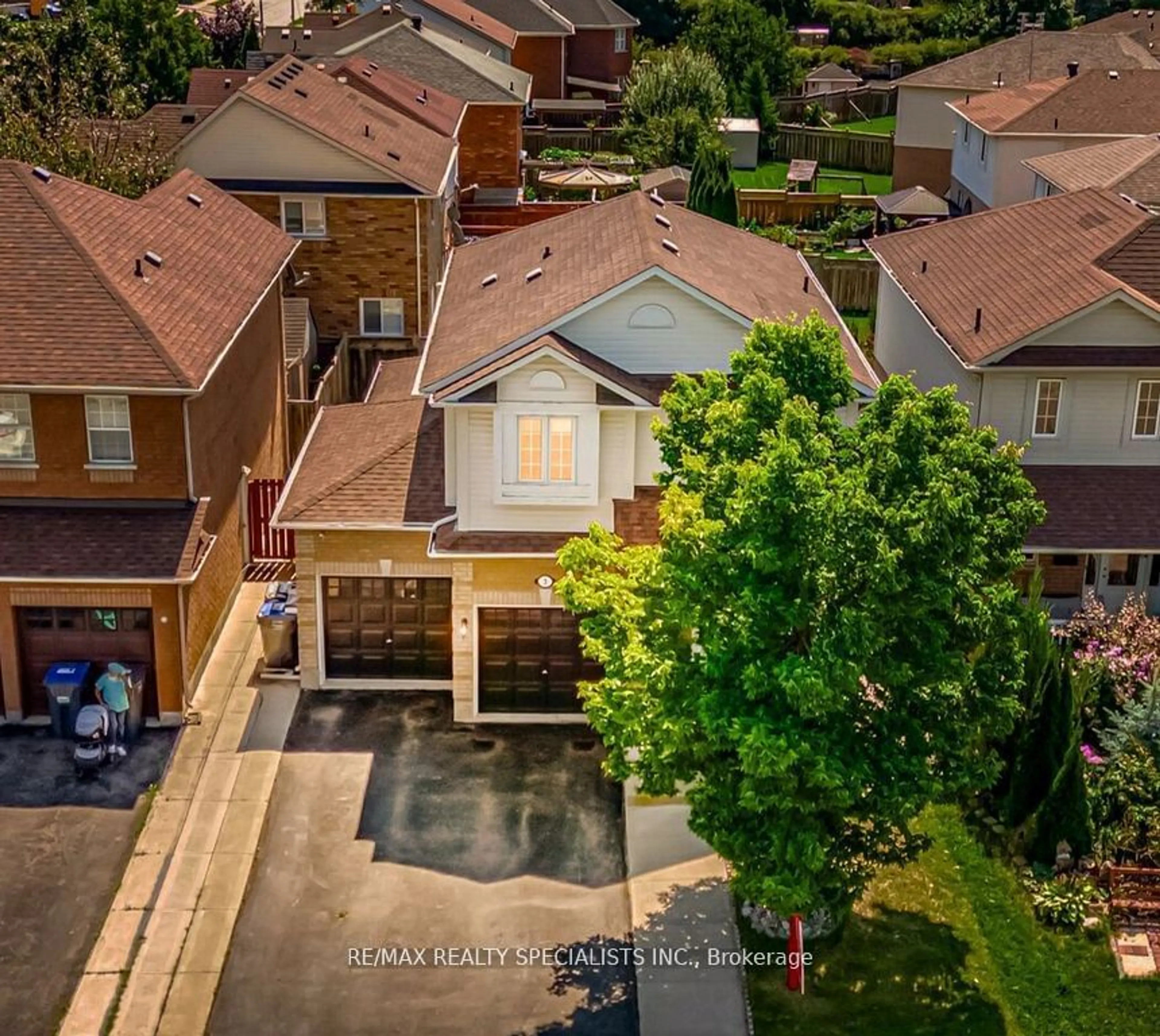 Frontside or backside of a home for 3 Deforest Dr, Brampton Ontario L7A 2Y3