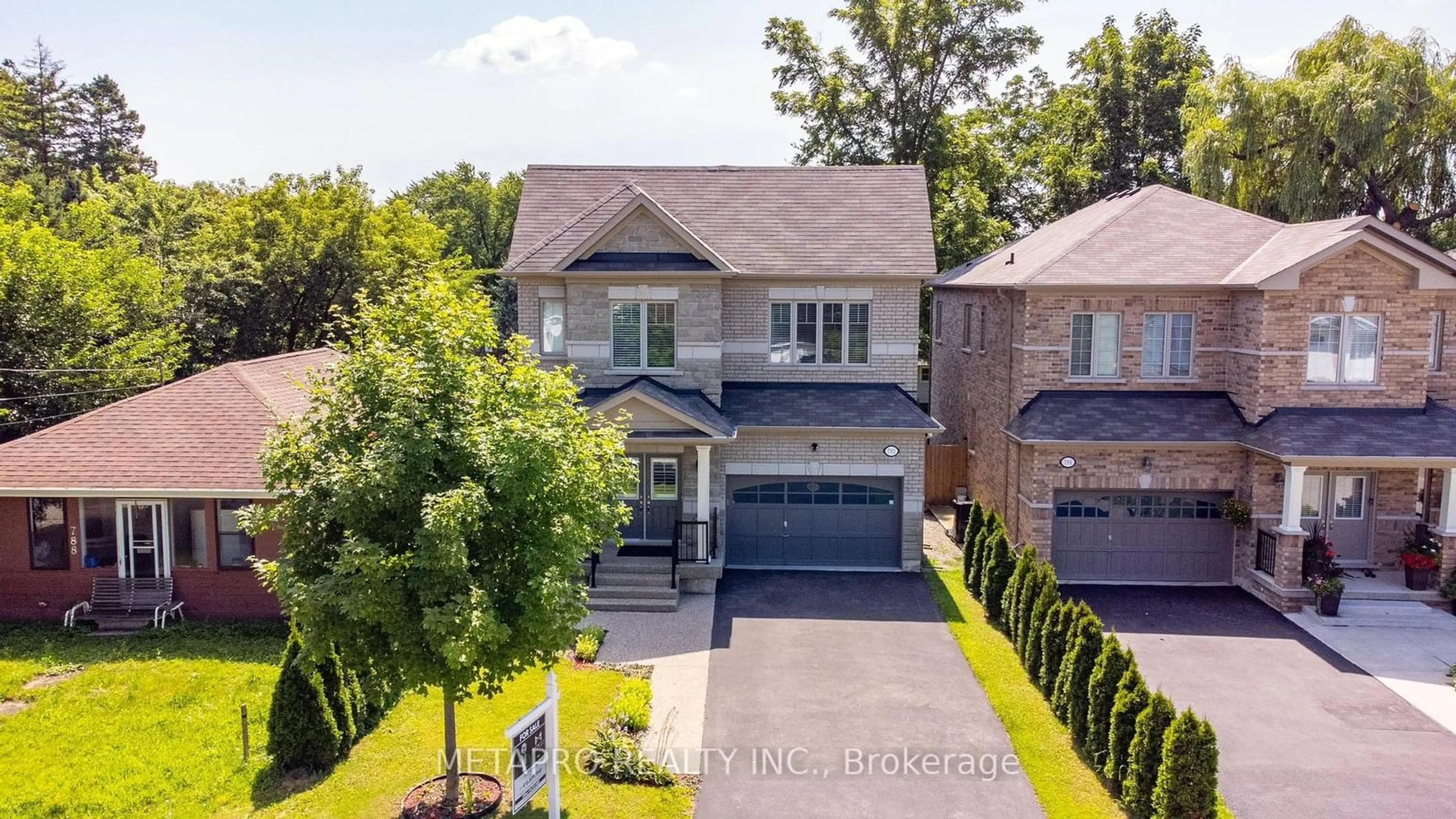 Frontside or backside of a home for 792 Glenbrook Ave, Burlington Ontario L7T 1L7