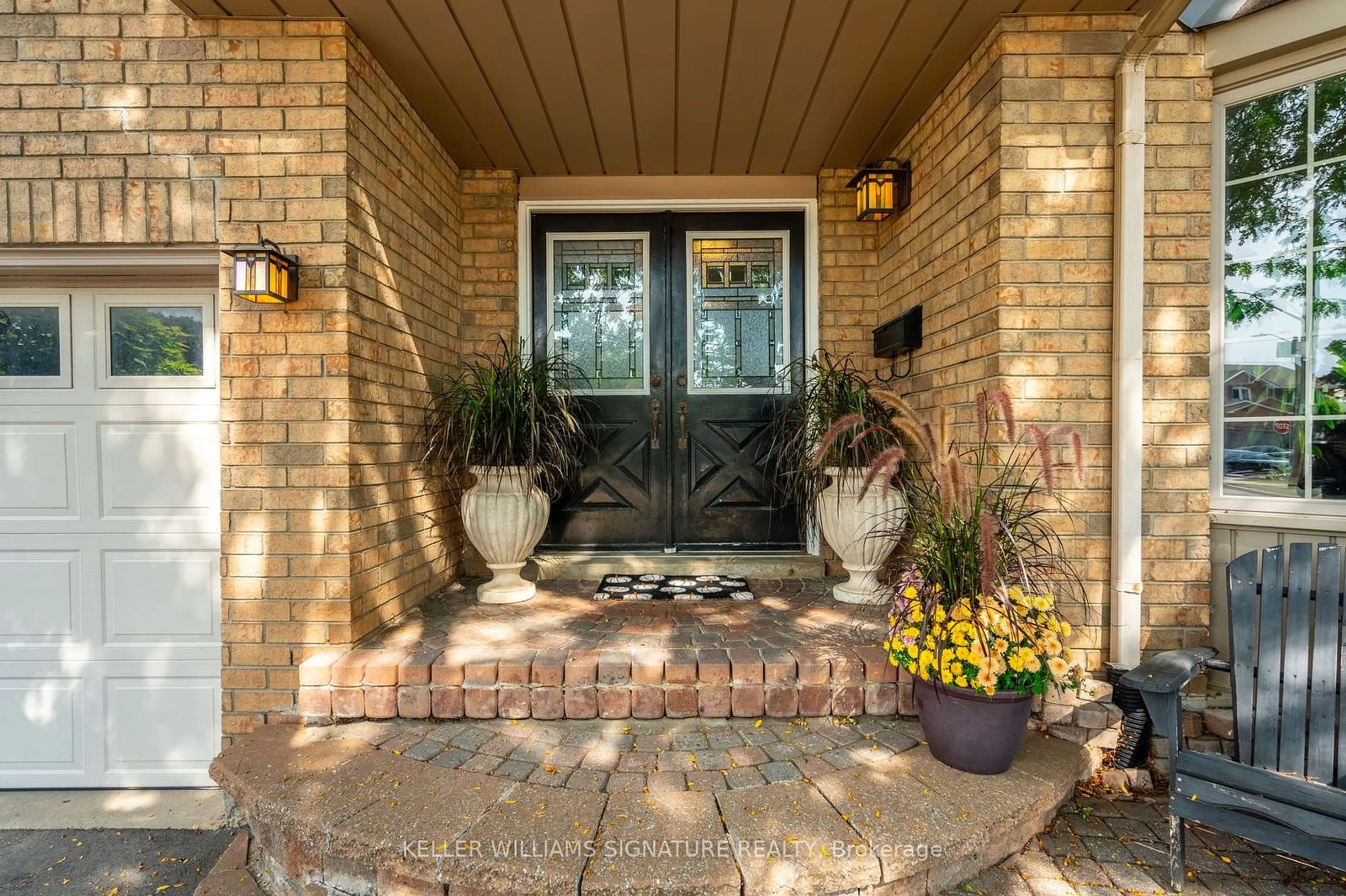 Indoor entryway for 2495 Headon Rd, Burlington Ontario L7M 4G2