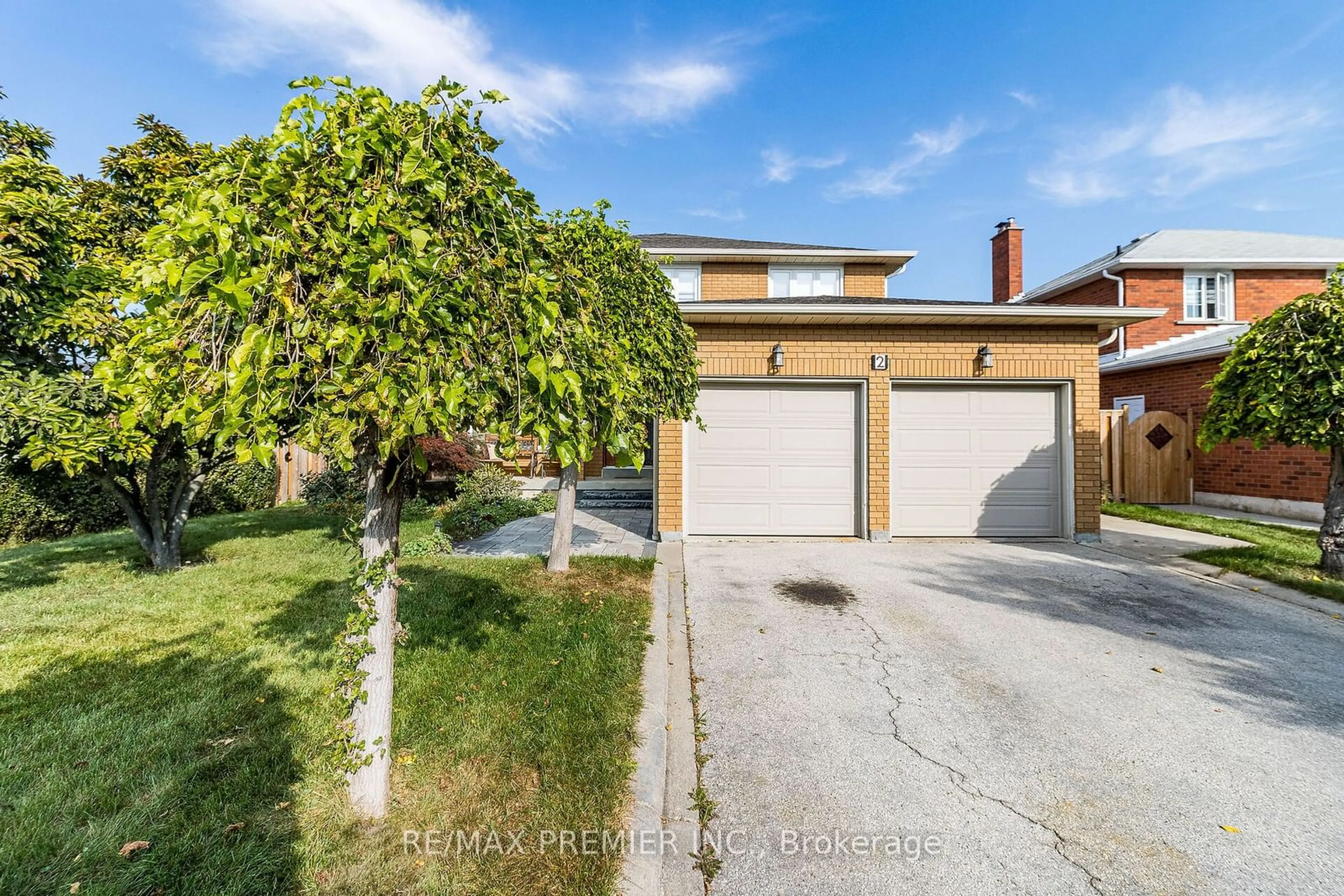 A pic from exterior of the house or condo, the street view for 2 Ballycastle Cres, Brampton Ontario L6Z 2V6