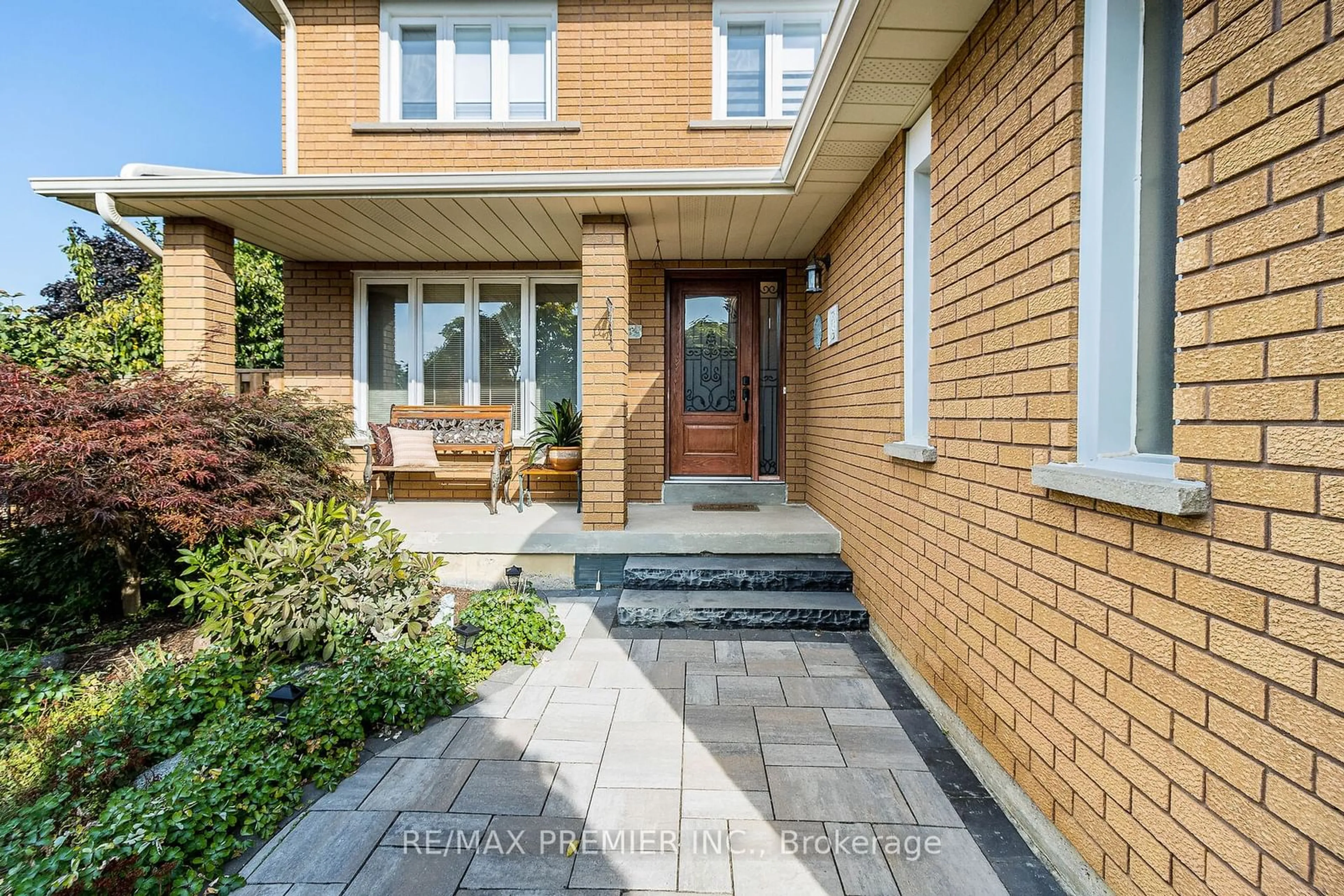 Home with brick exterior material for 2 Ballycastle Cres, Brampton Ontario L6Z 2V6