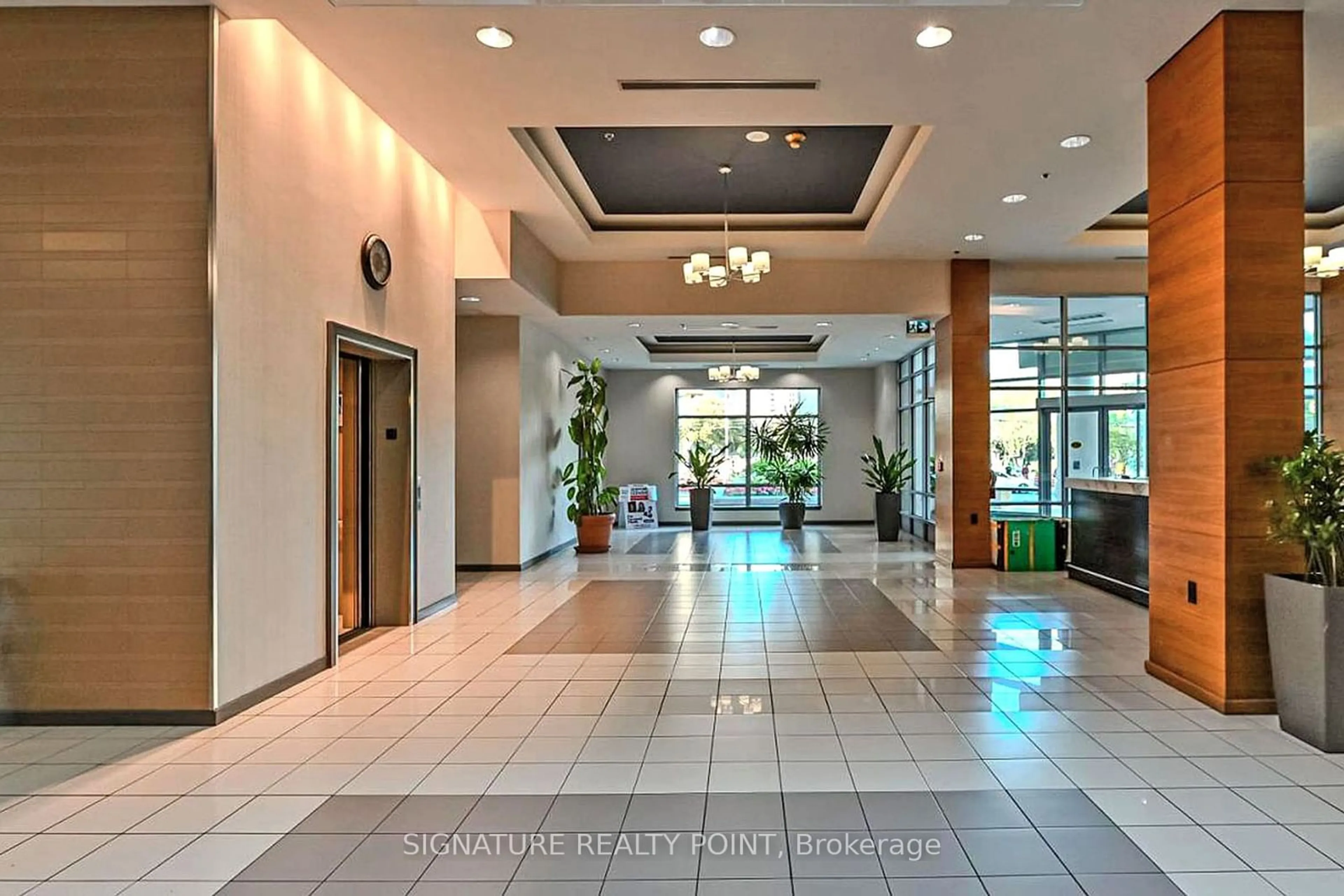 Indoor lobby, ceramic floors for 33 Elm Dr #1008, Mississauga Ontario L5B 4M2