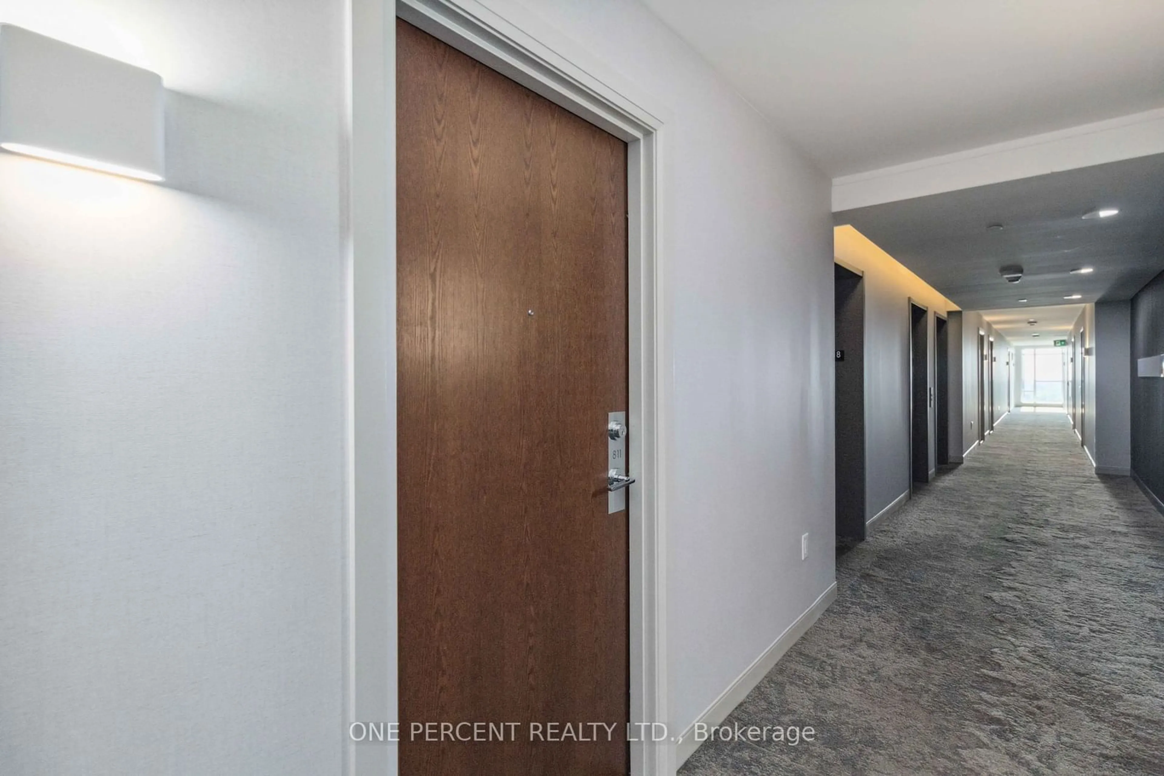 Indoor entryway for 2560 Eglinton Ave #811, Mississauga Ontario L5M 0Y3