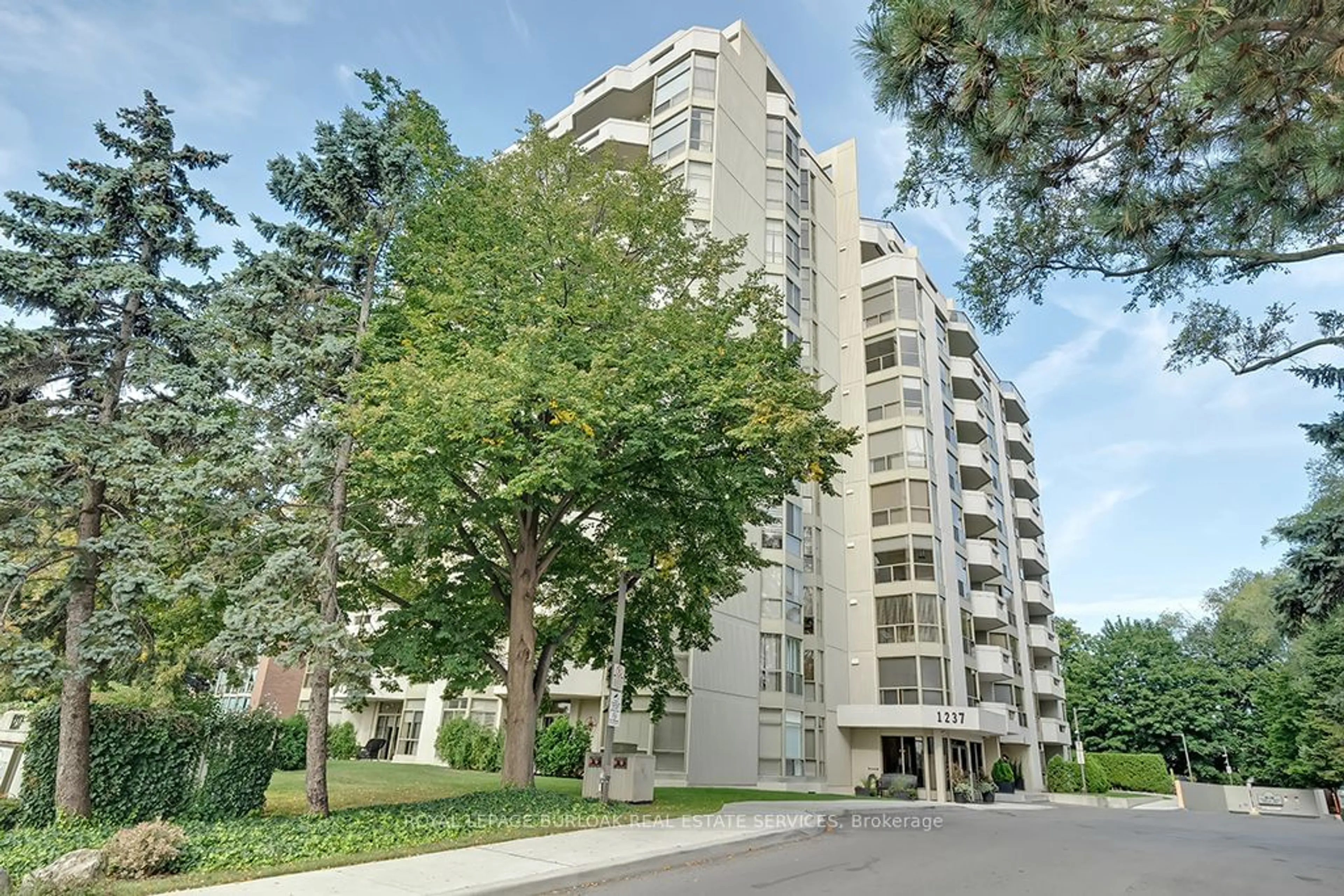 A pic from exterior of the house or condo, the street view for 1237 North Shore Blvd #407, Burlington Ontario L7S 2H8