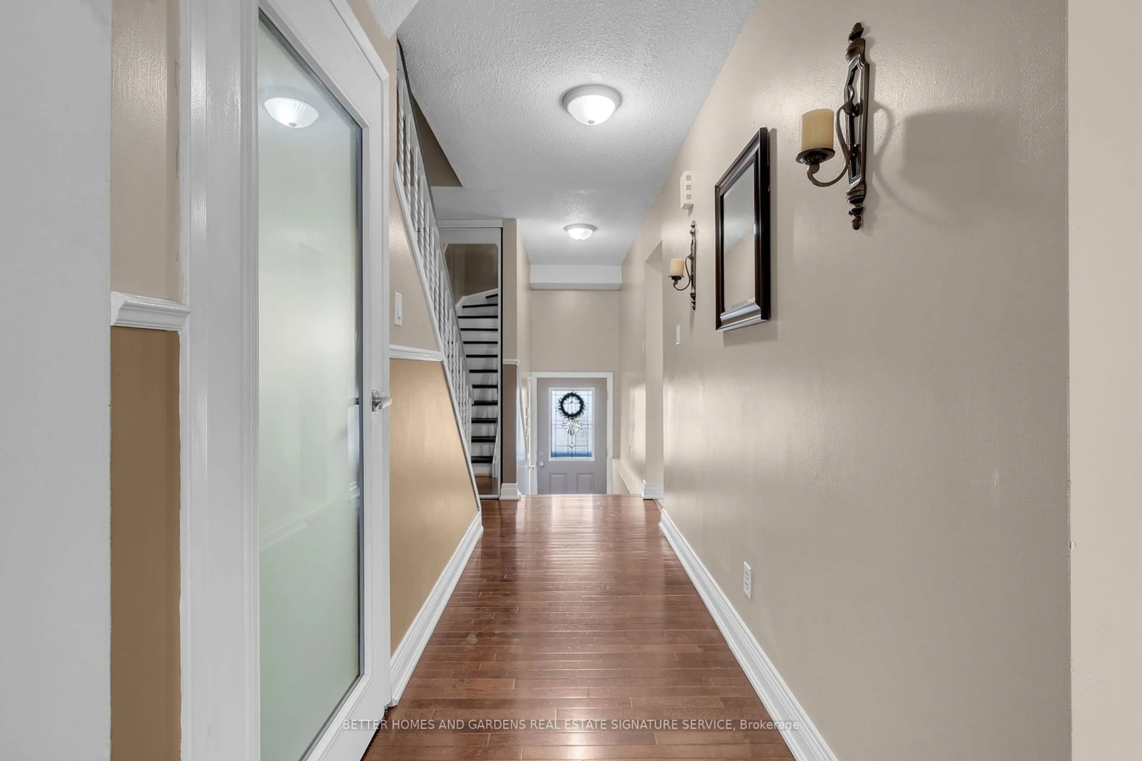 Indoor entryway for 47 Moregate Cres, Brampton Ontario L6S 3K9