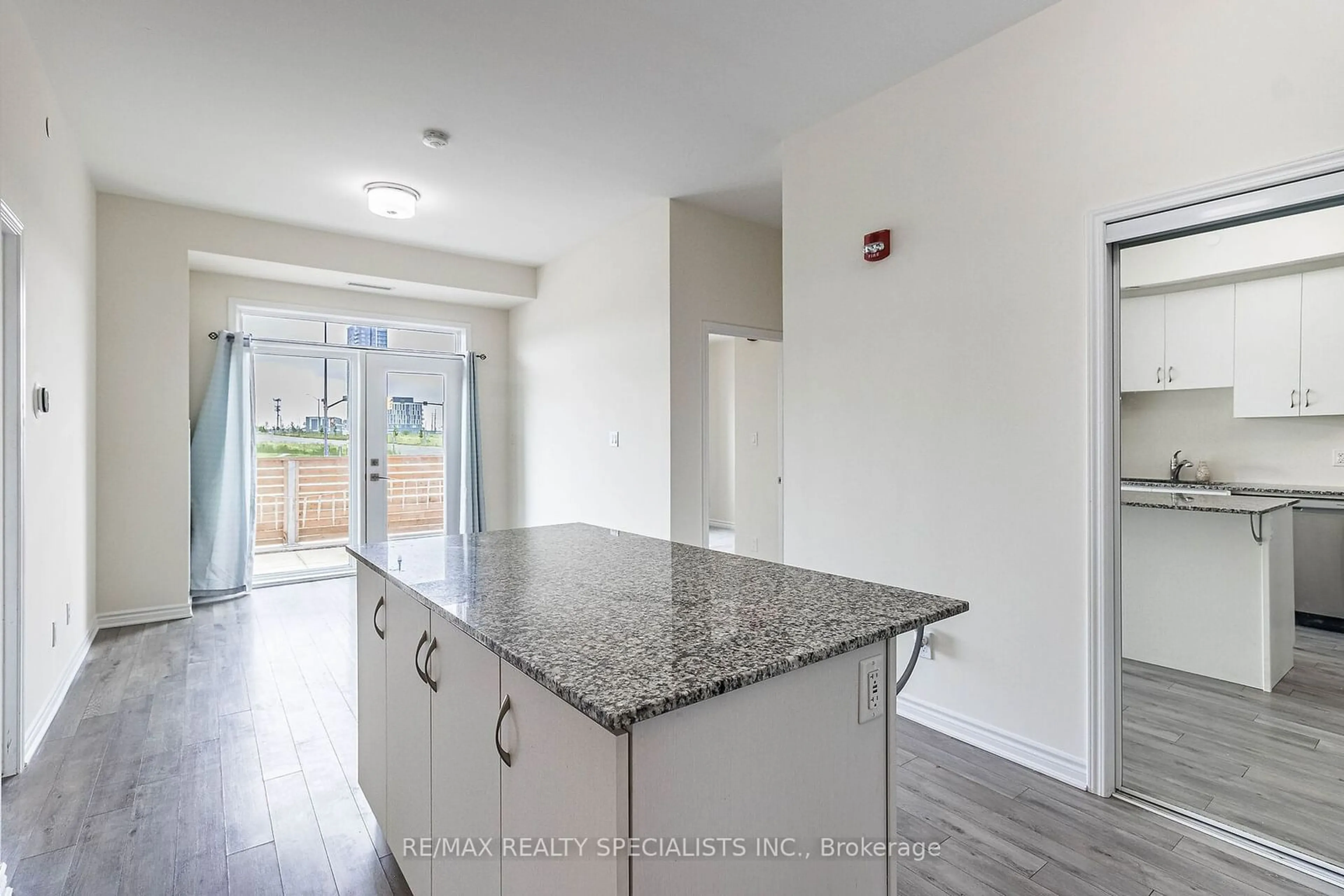 Standard kitchen for 200 LAGERFELD Dr #109, Brampton Ontario L7A 5G5