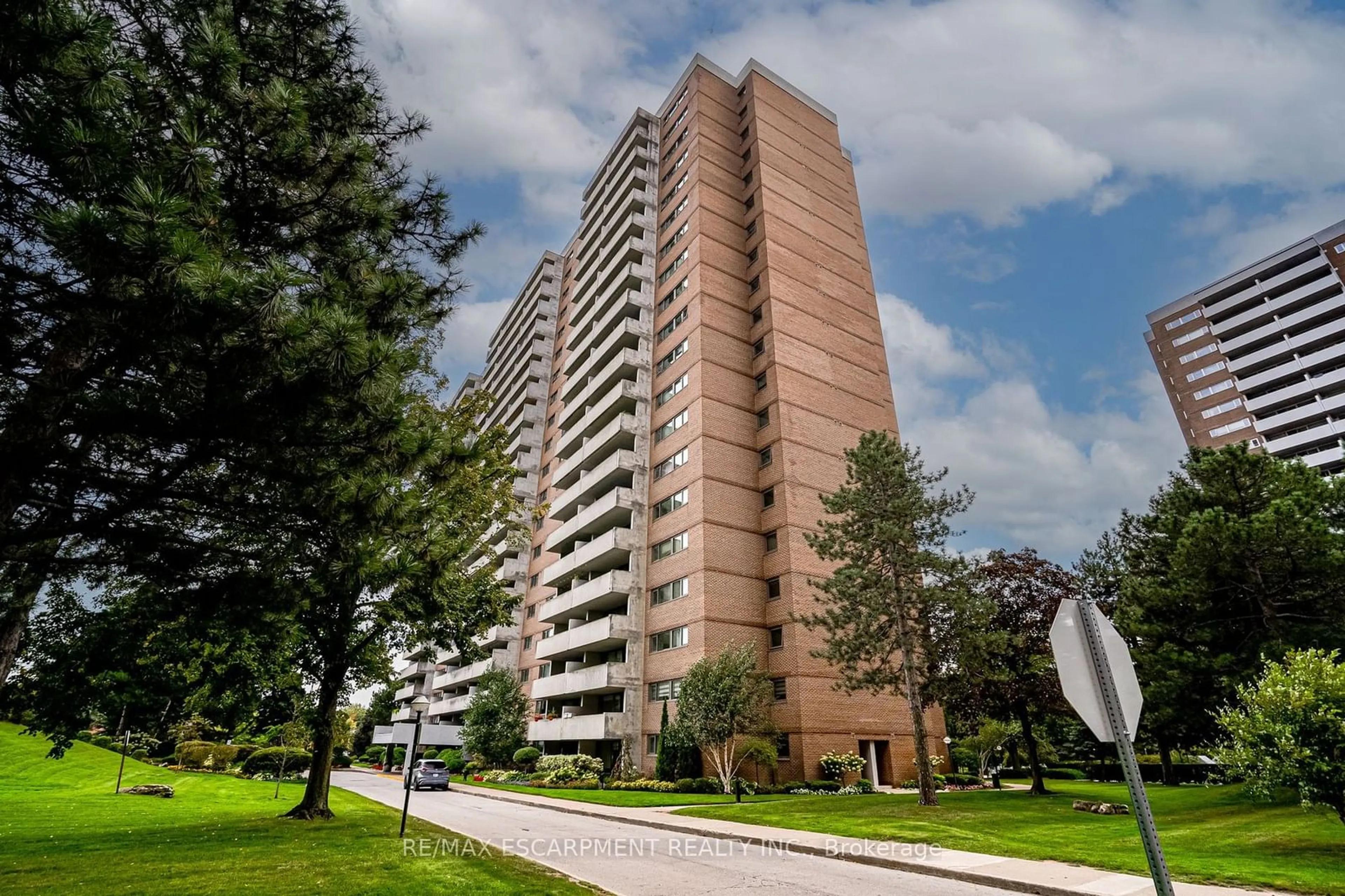 A pic from exterior of the house or condo, the front or back of building for 250 Scarlett Rd #PH2012, Toronto Ontario M6N 4X5