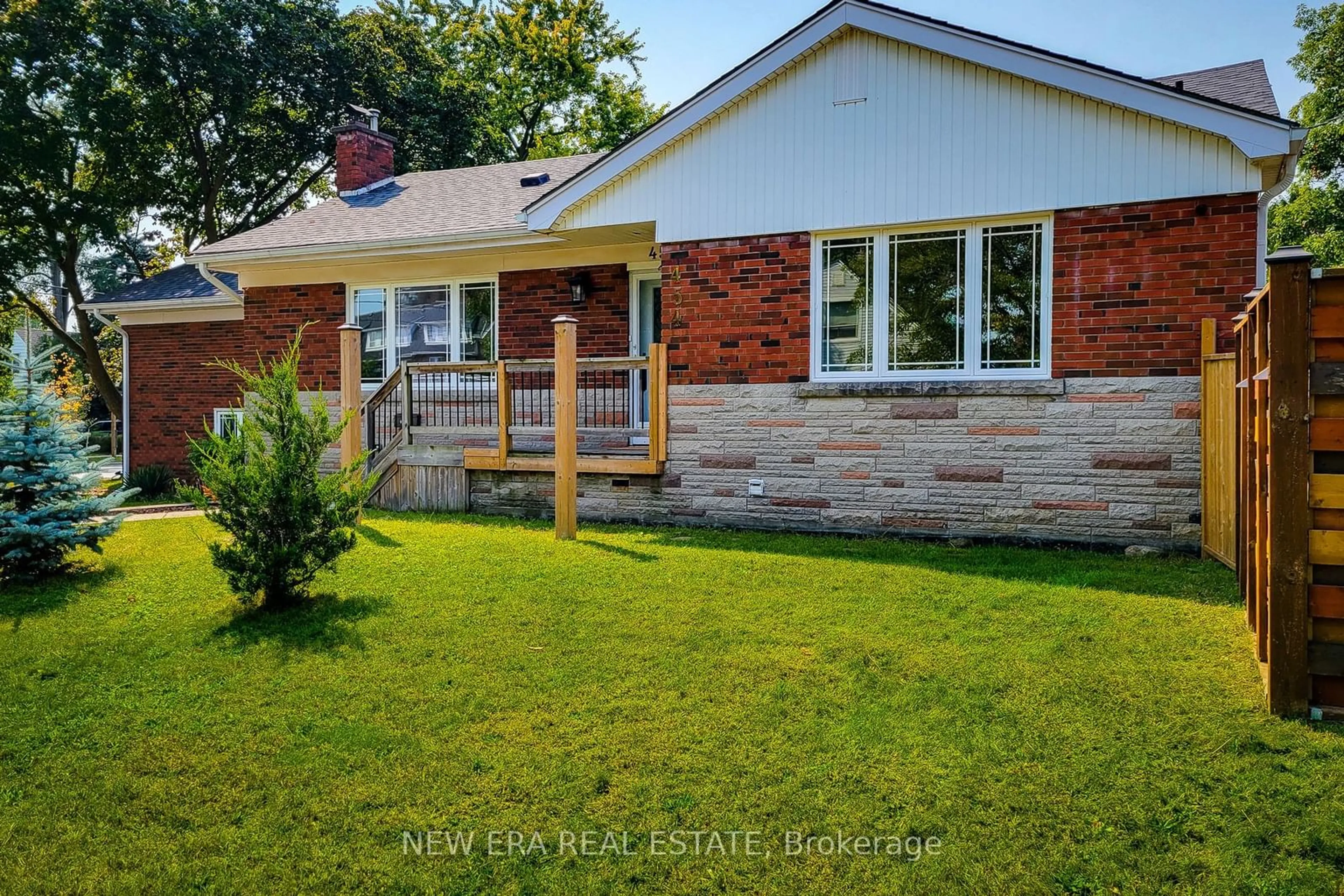 Home with brick exterior material for 454 Mayzel Rd, Burlington Ontario L7R 3C3