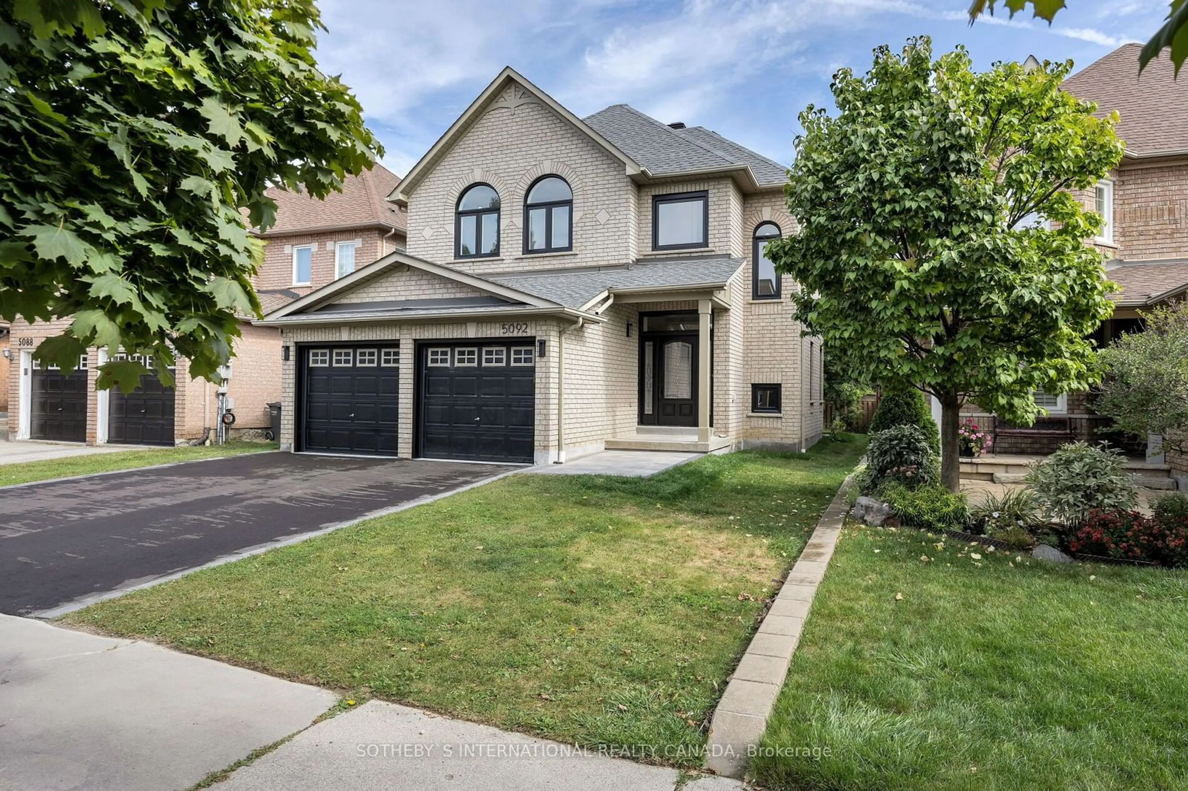 Frontside or backside of a home for 5092 Forestwalk Circ, Mississauga Ontario L4Z 4A2