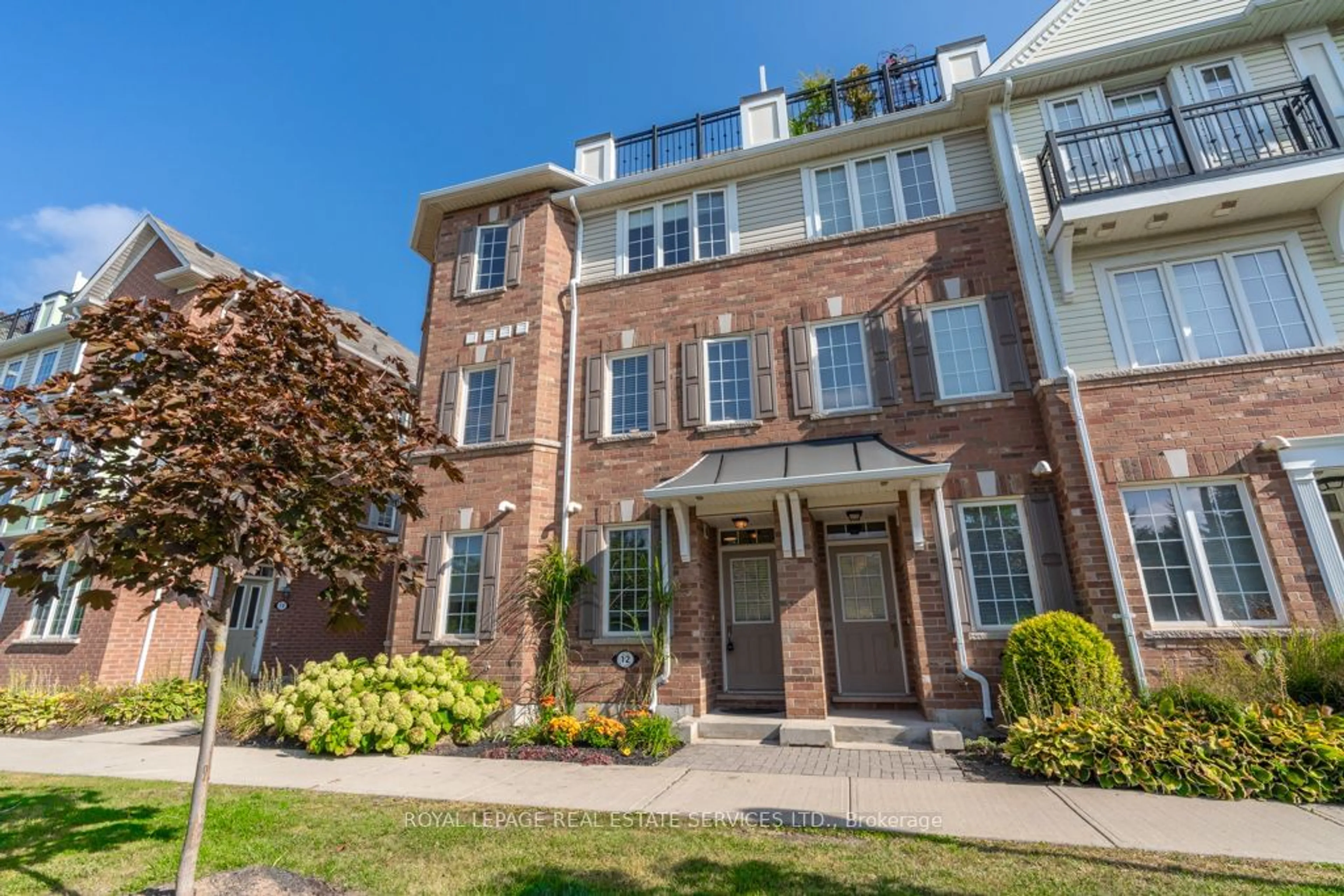 A pic from exterior of the house or condo, the street view for 2614 Dashwood Dr #12, Oakville Ontario L6M 0K5