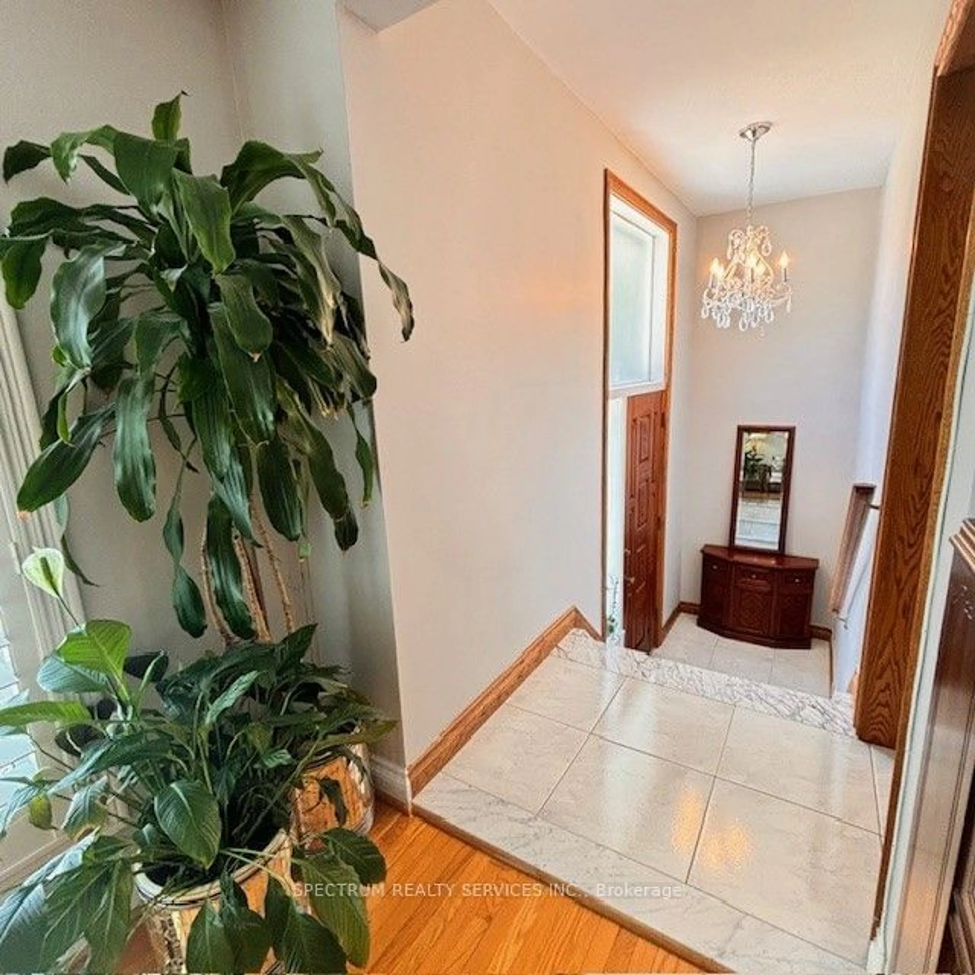 Indoor entryway, wood floors for 70 Council Cres, Toronto Ontario M3J 1J6