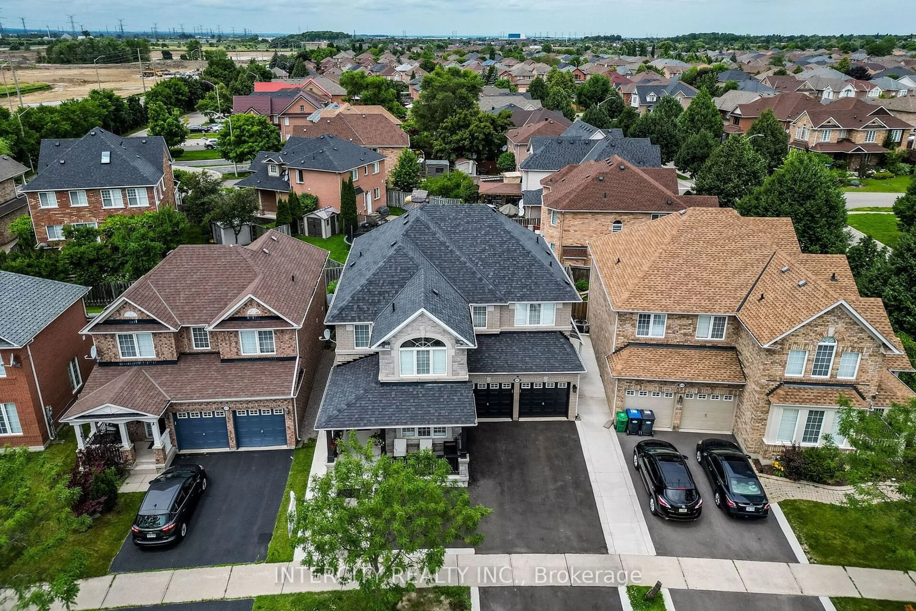 Frontside or backside of a home for 5880 Osprey Blvd, Mississauga Ontario L5N 8J7