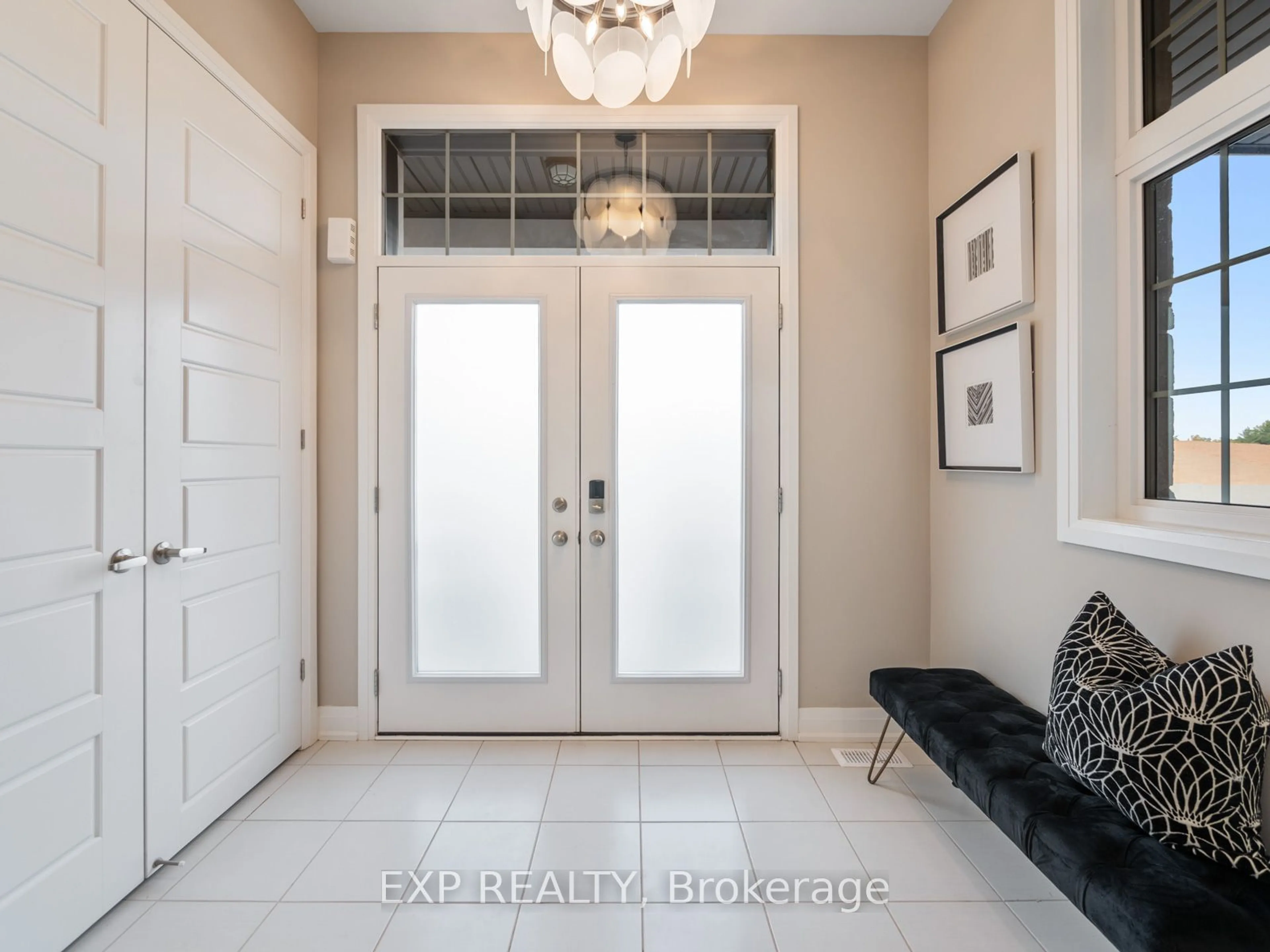 Indoor entryway for 3144 Harasym Tr, Oakville Ontario L6M 4L1