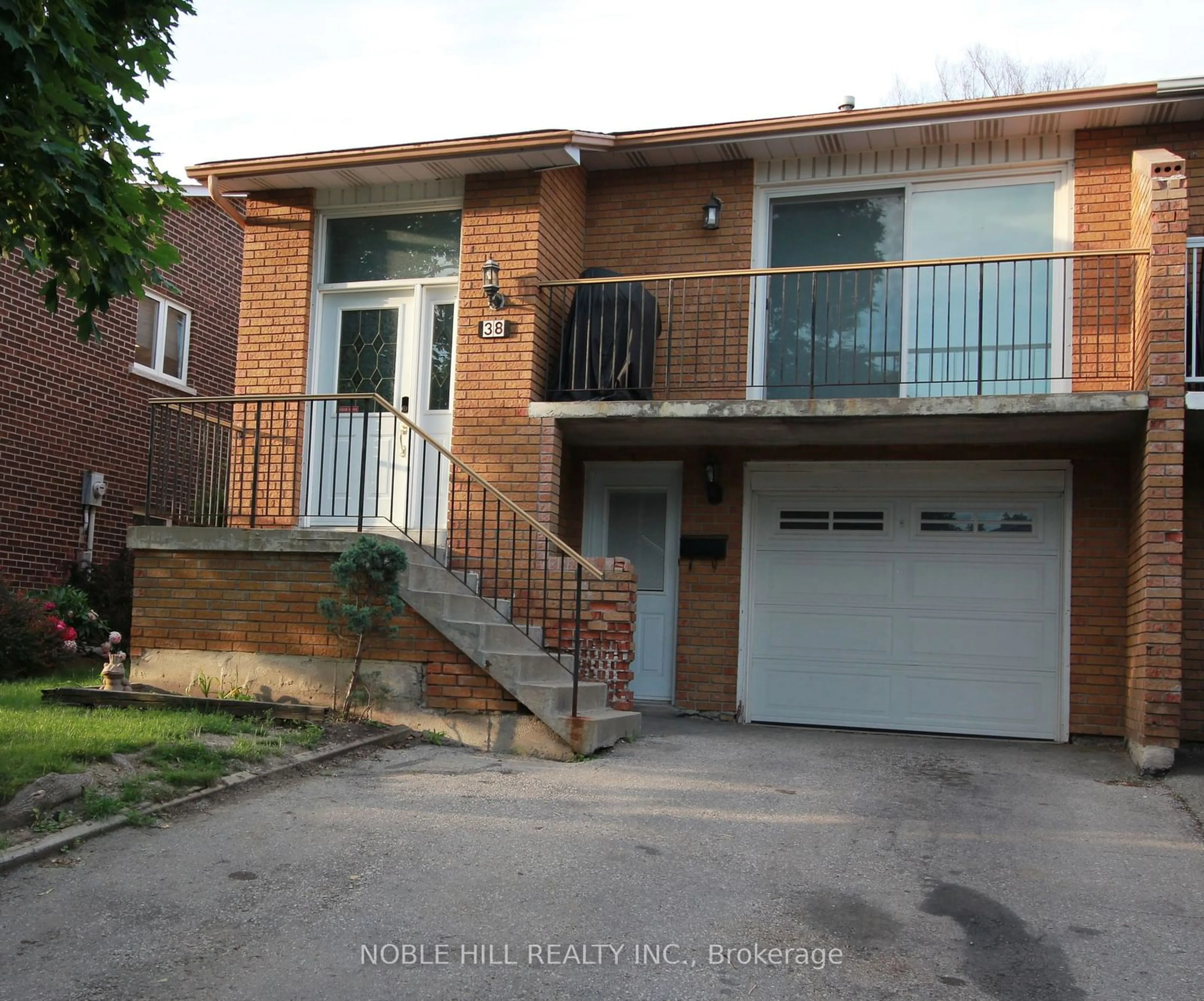 Frontside or backside of a home, the street view for 38 Thorsby Crt, Brampton Ontario L6V 3T9