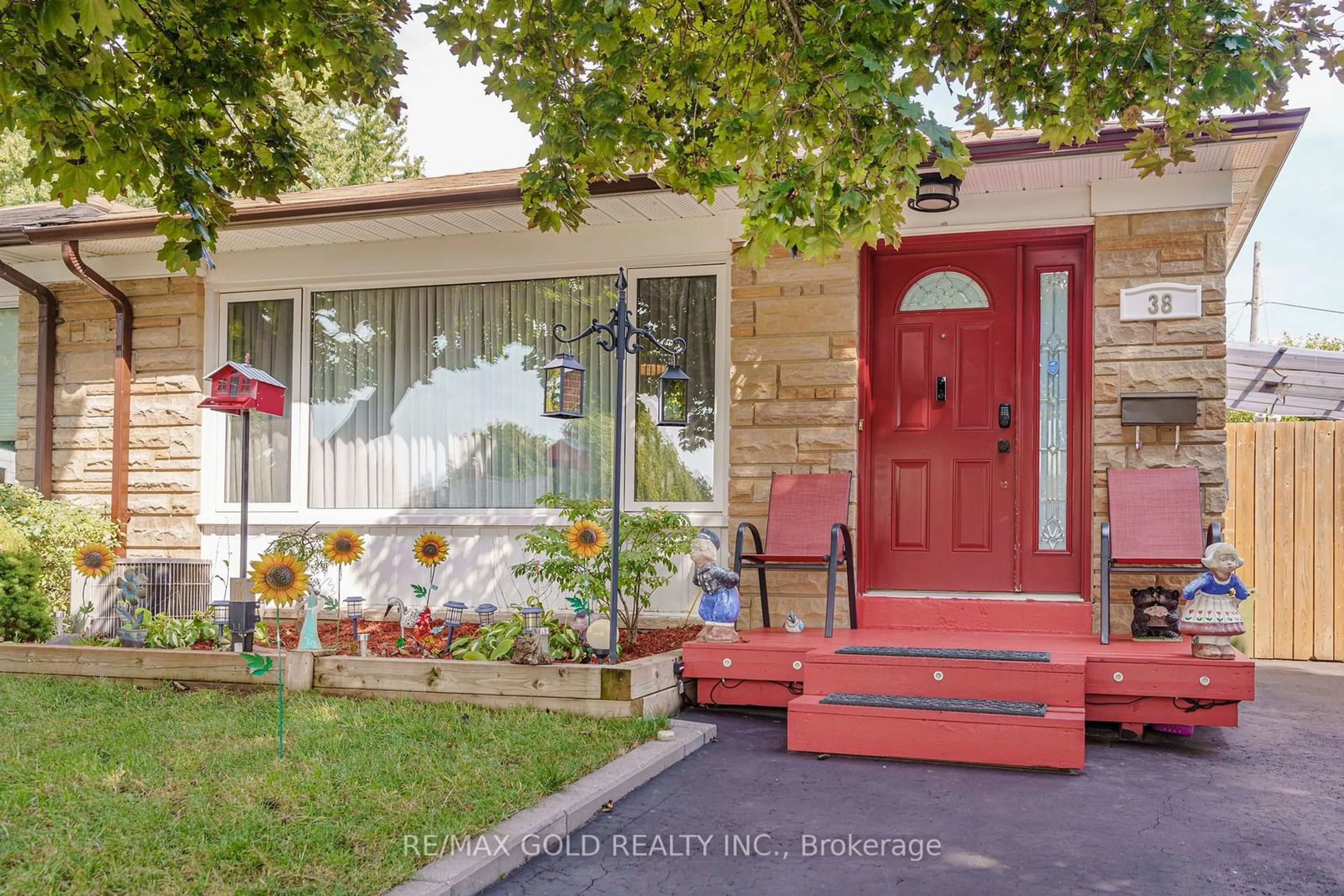 Indoor entryway for 38 Ascot Ave, Brampton Ontario L6T 2P6